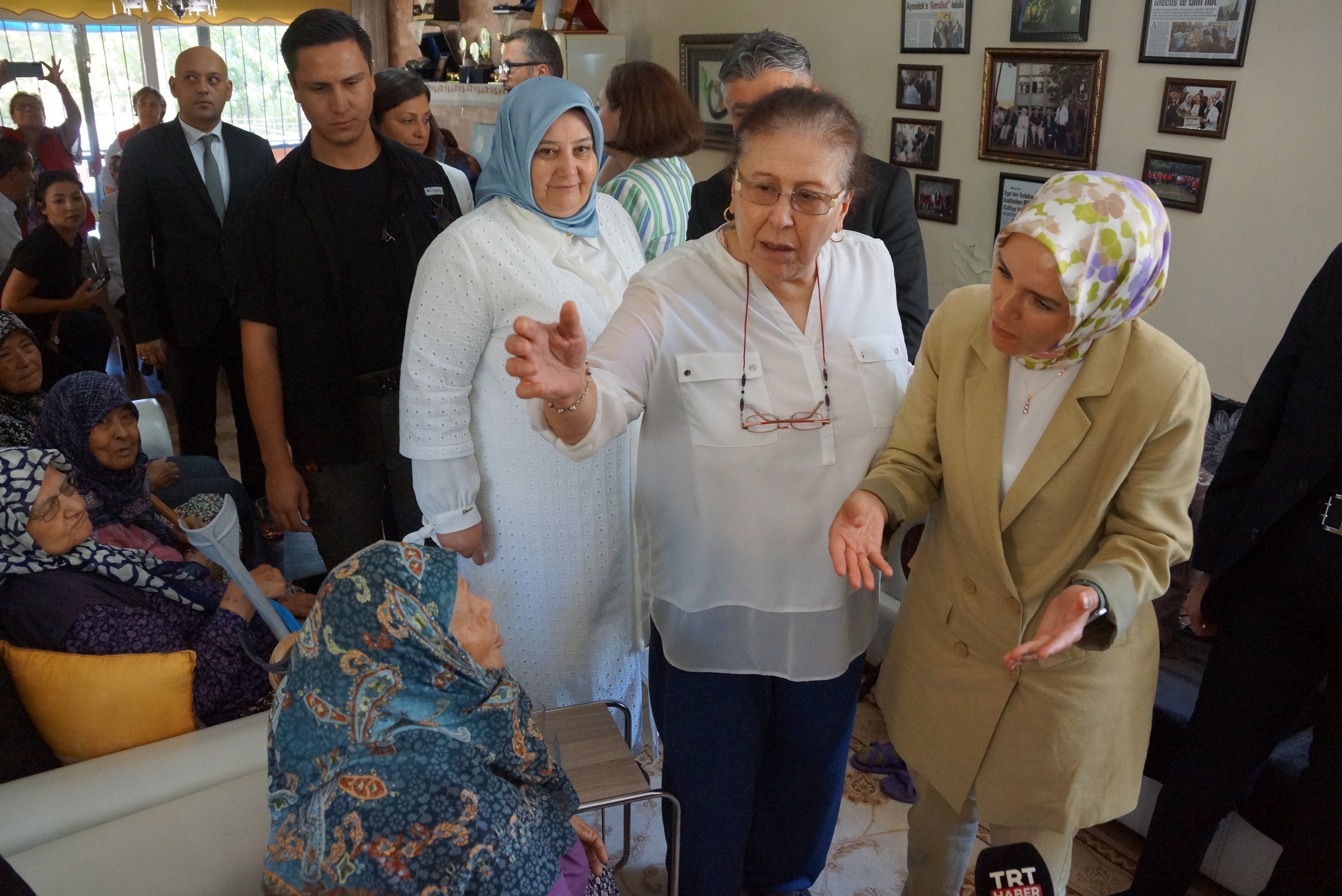 Aile Ve Sosyal Hizmetler Bakanı Göktaş, Aydın’da Yaşlı Çınarlarla Bir Araya Geldi (3)