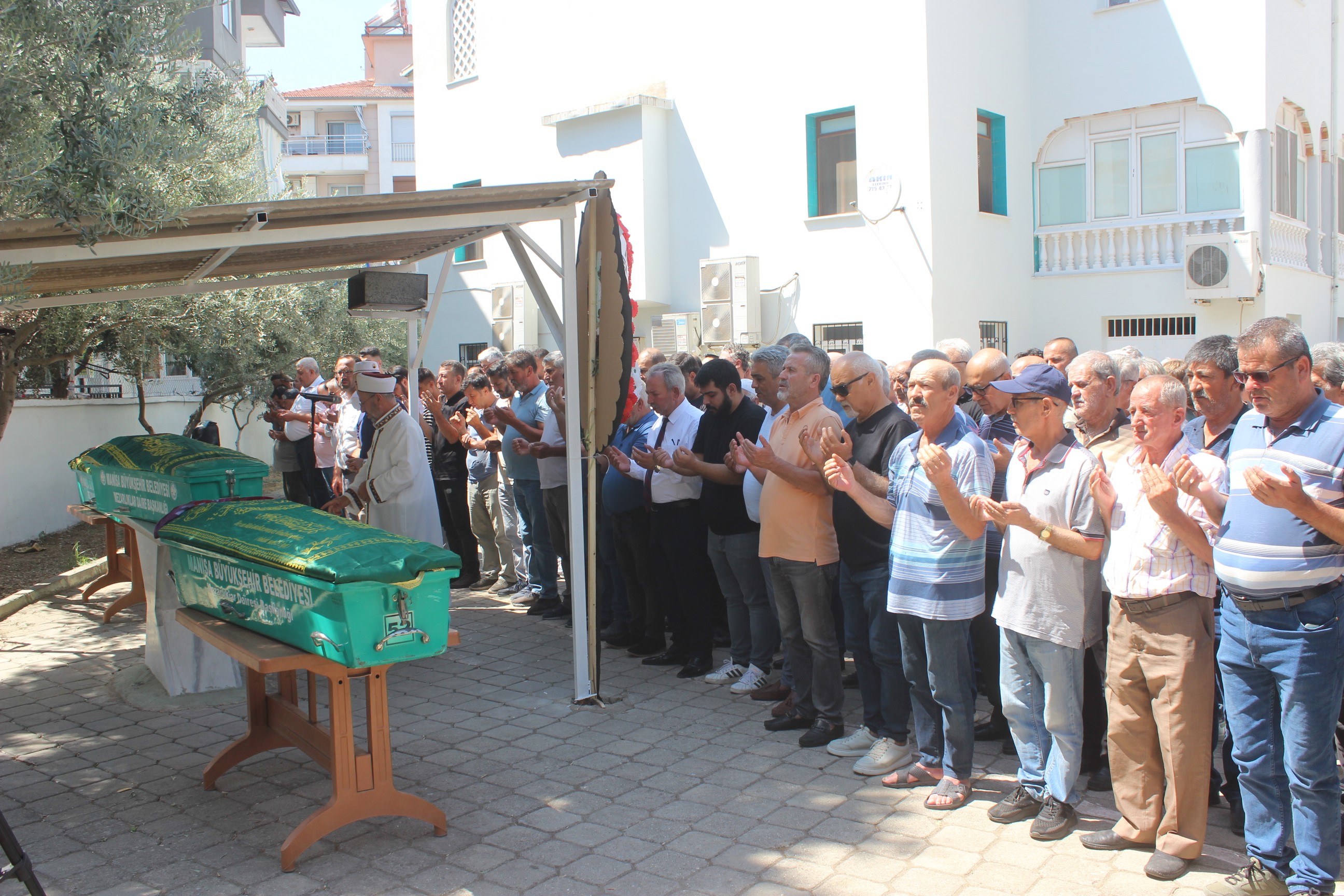 Annenin Feryatları Yürekleri Dağladı; Üç Çocuğunu Aynı Anda Toprağa Verdi (11)