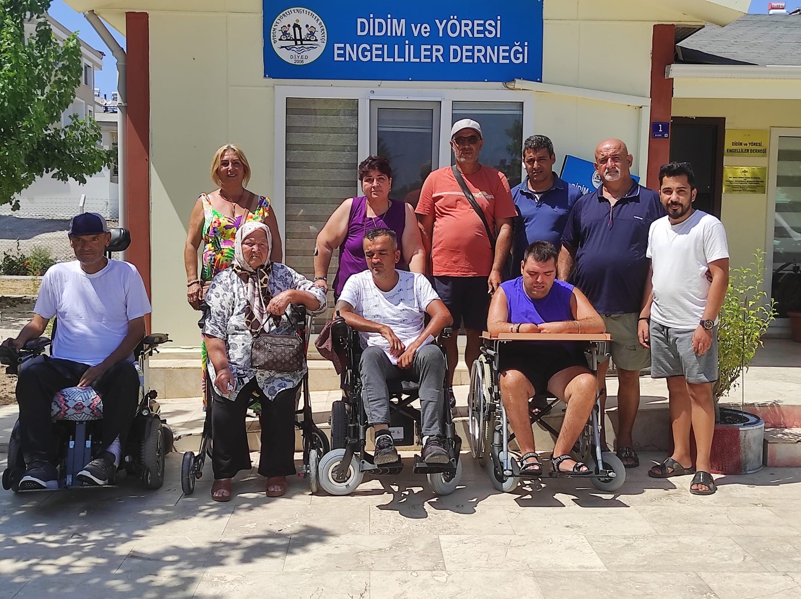 Aydın Didim'de Hayırsever Vatandaştan Akülü Tekerlekli Sandalye Bağışı