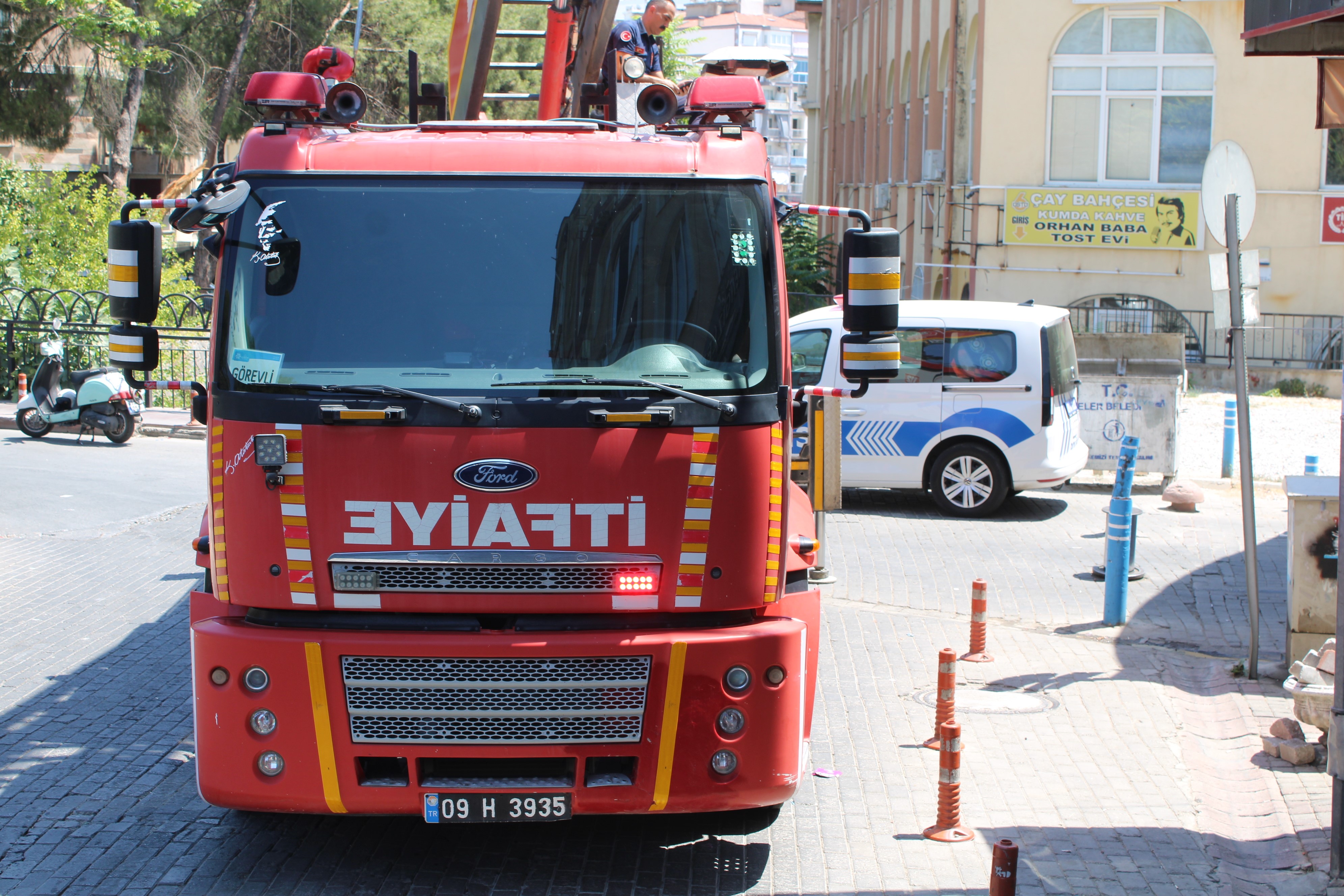 Aydın'da Annesini Odaya Kitledi, Ekipler Eve Camdan Girdi (4)