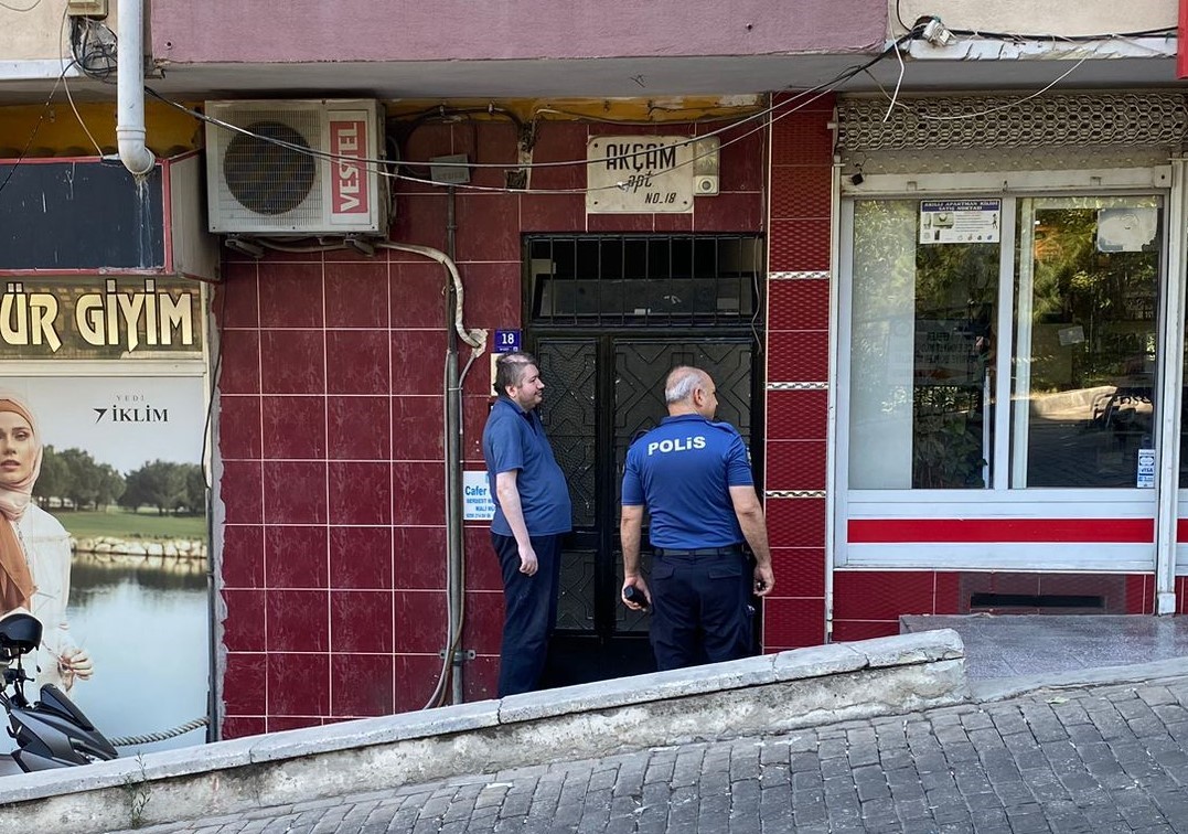 Aydın'da Annesini Odaya Kitledi, Ekipler Eve Camdan Girdi (5)