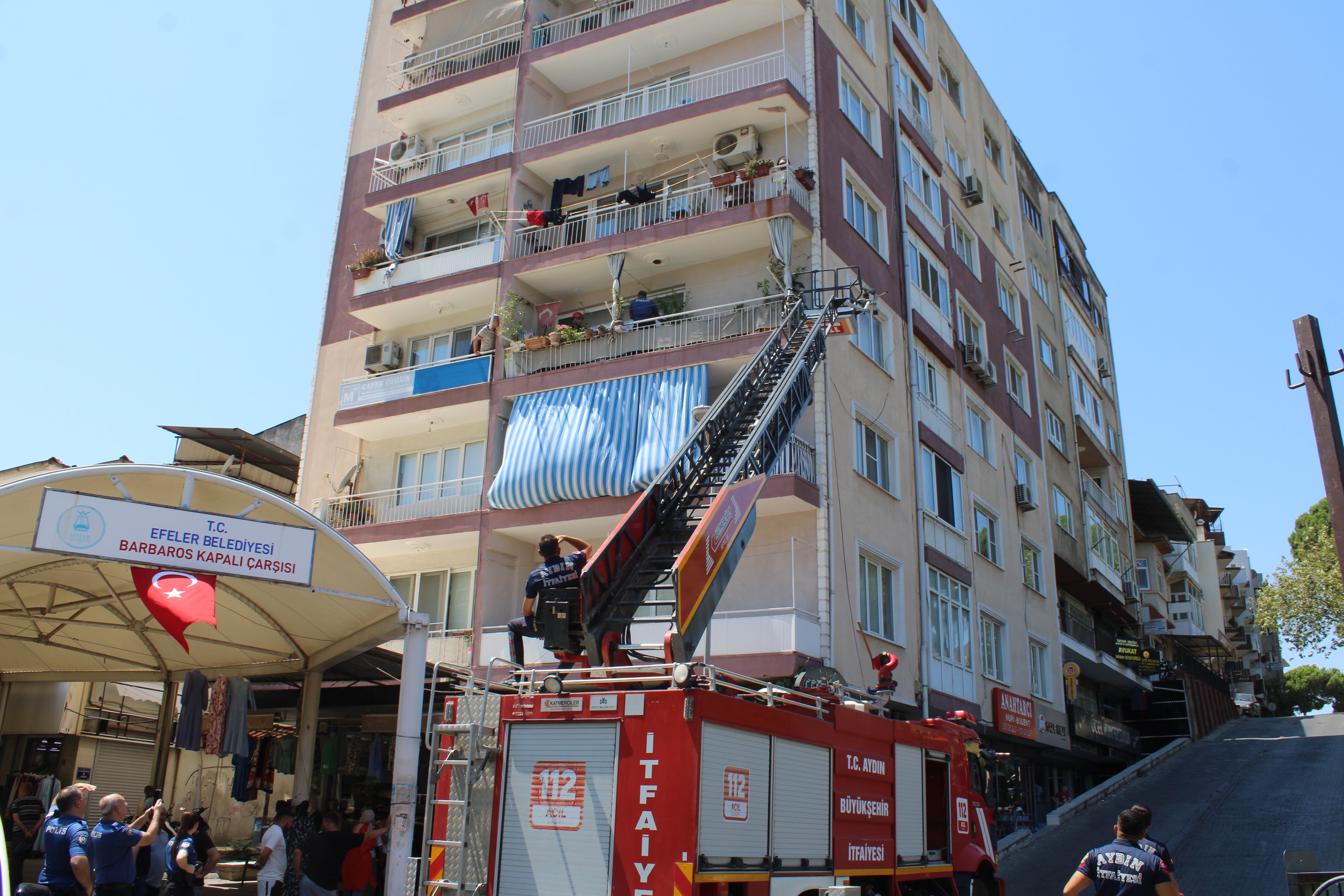 Aydın'da Annesini Odaya Kitledi, Ekipler Eve Camdan Girdi