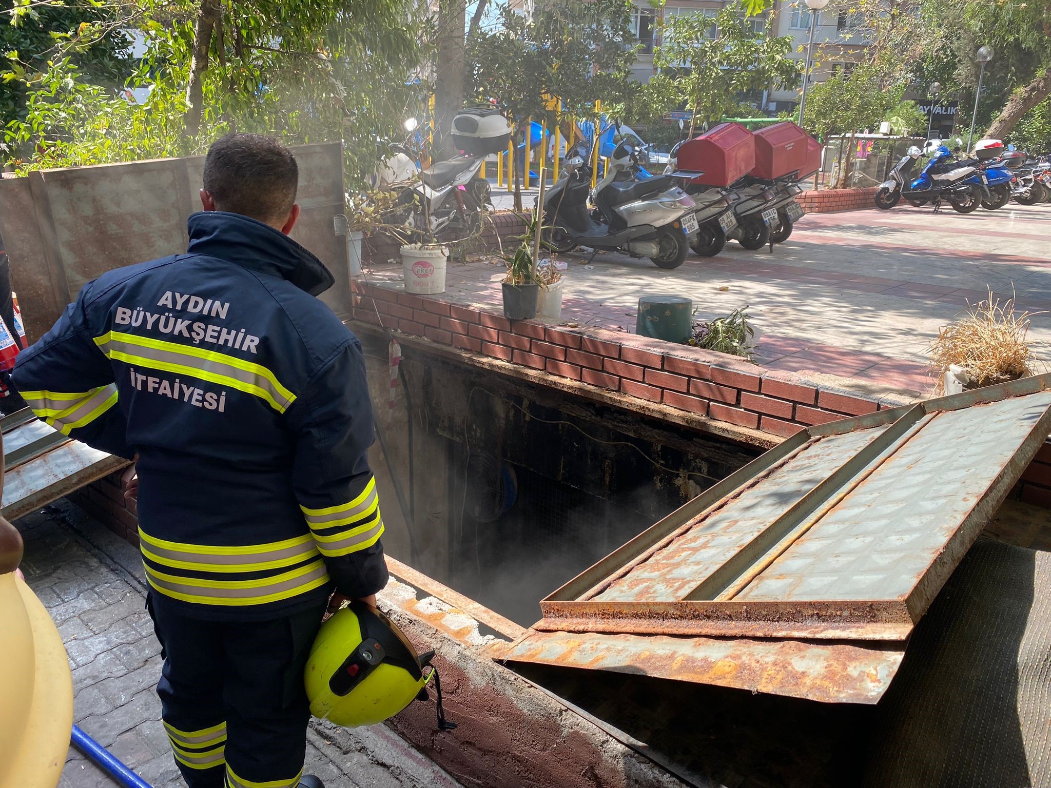 Aydın'da Ekipler Hemen Harekete Geçti (3)