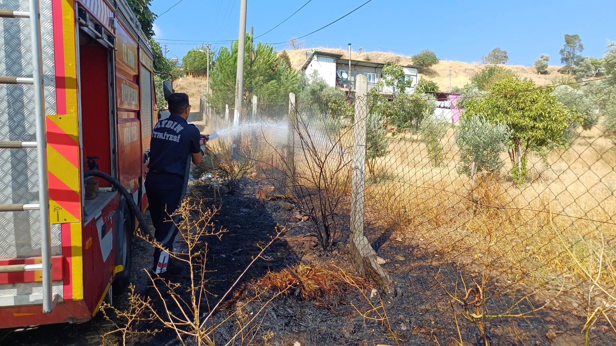 Aydın’da Itfaiyenin Hızlı Müdahalesiyle Alevler Söndürüldü (4)