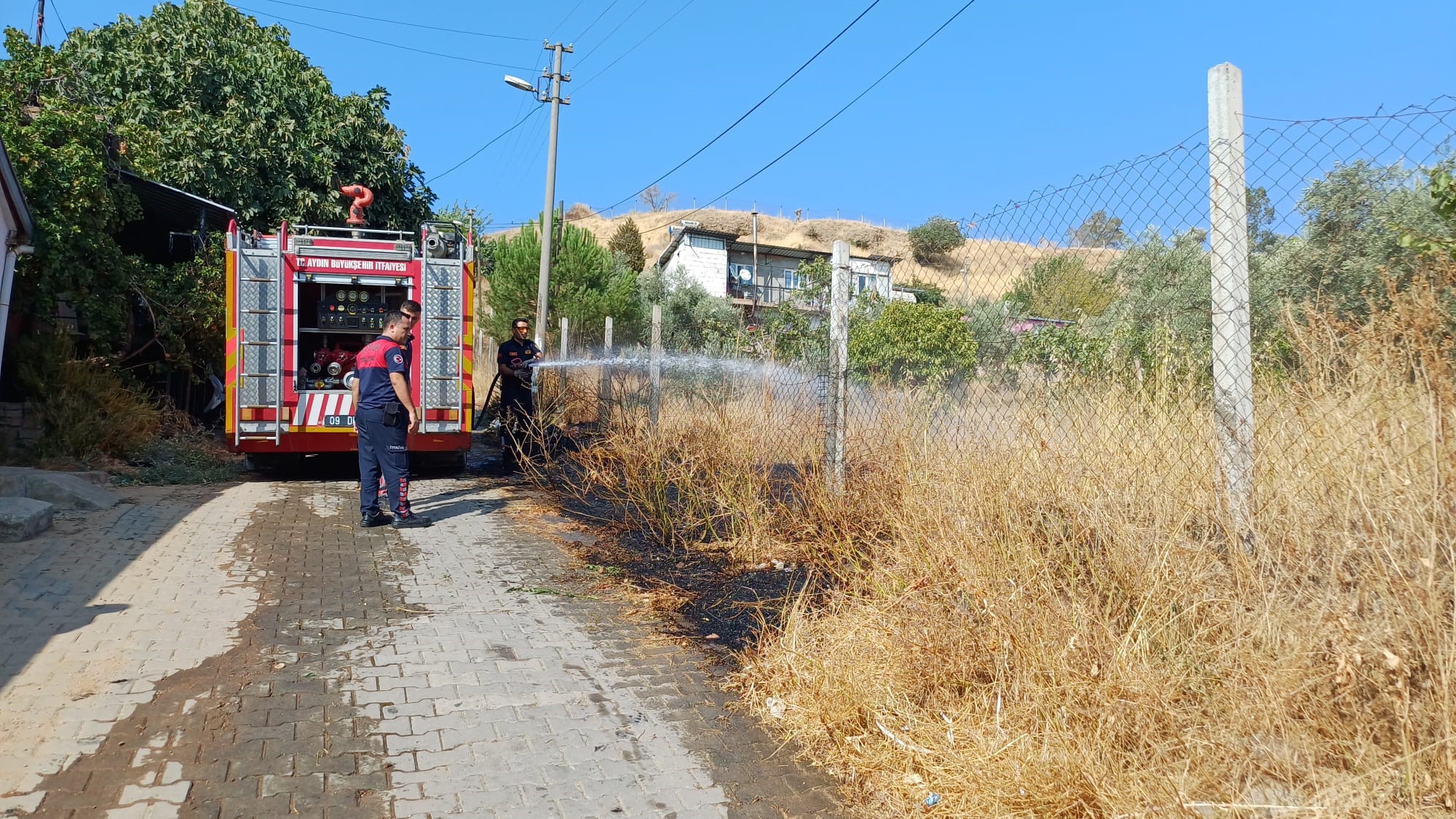 Aydın’da Itfaiyenin Hızlı Müdahalesiyle Alevler Söndürüldü (5)