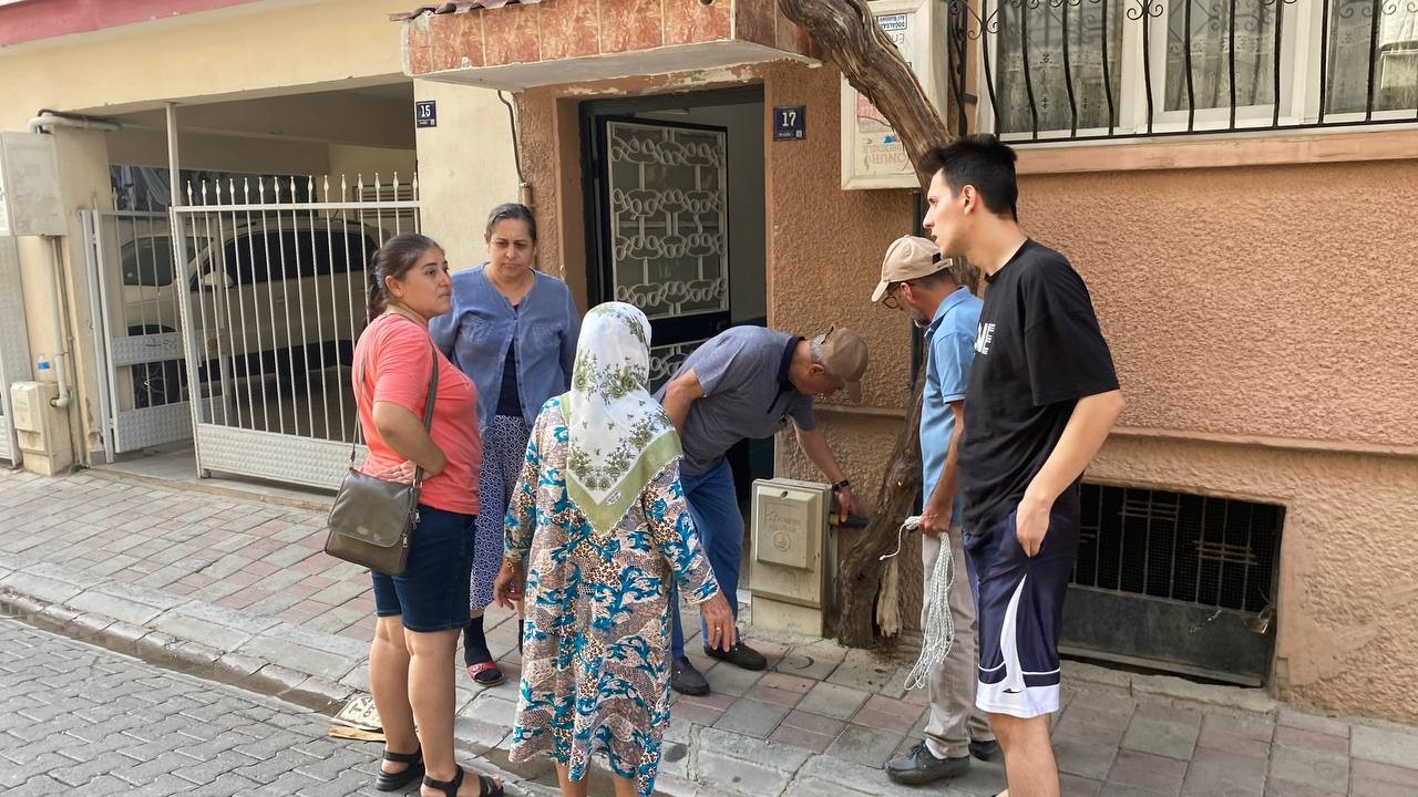 Aydın'da Park Halindeki Araca Çarptı, Ters Döndü (7)