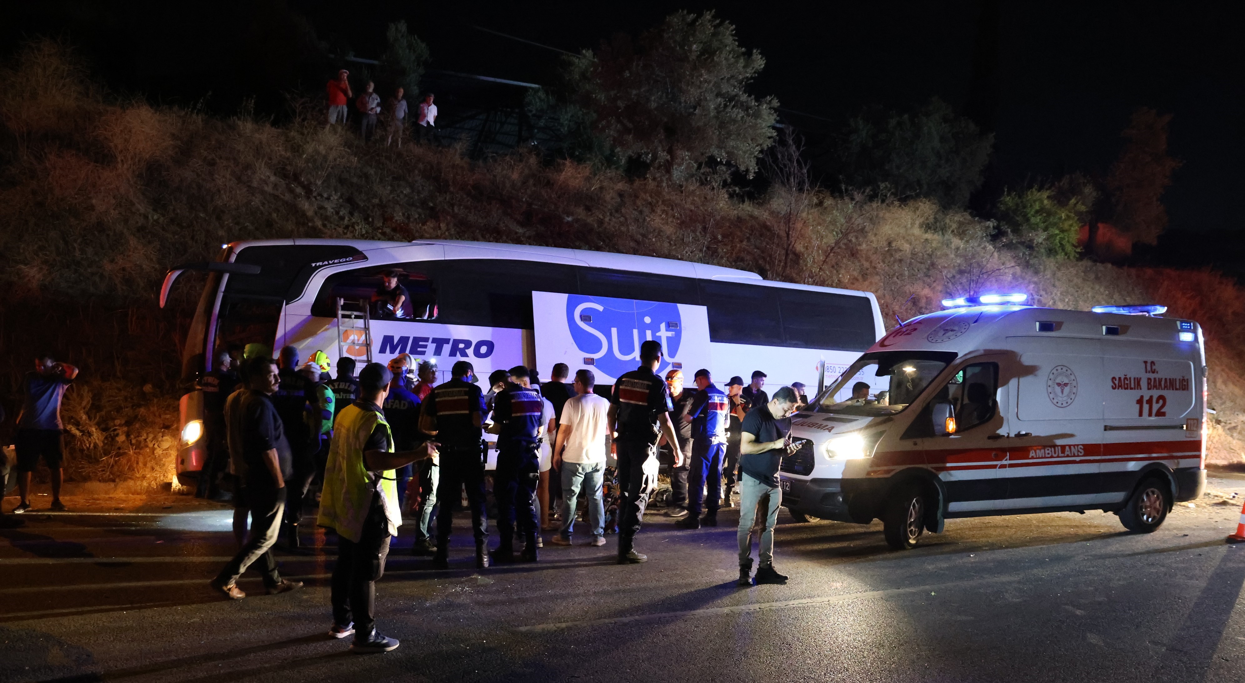 Aydın'da Yolcu Otobüsü Yan Yattı; 1 Ölü 10 Yaralı (6)