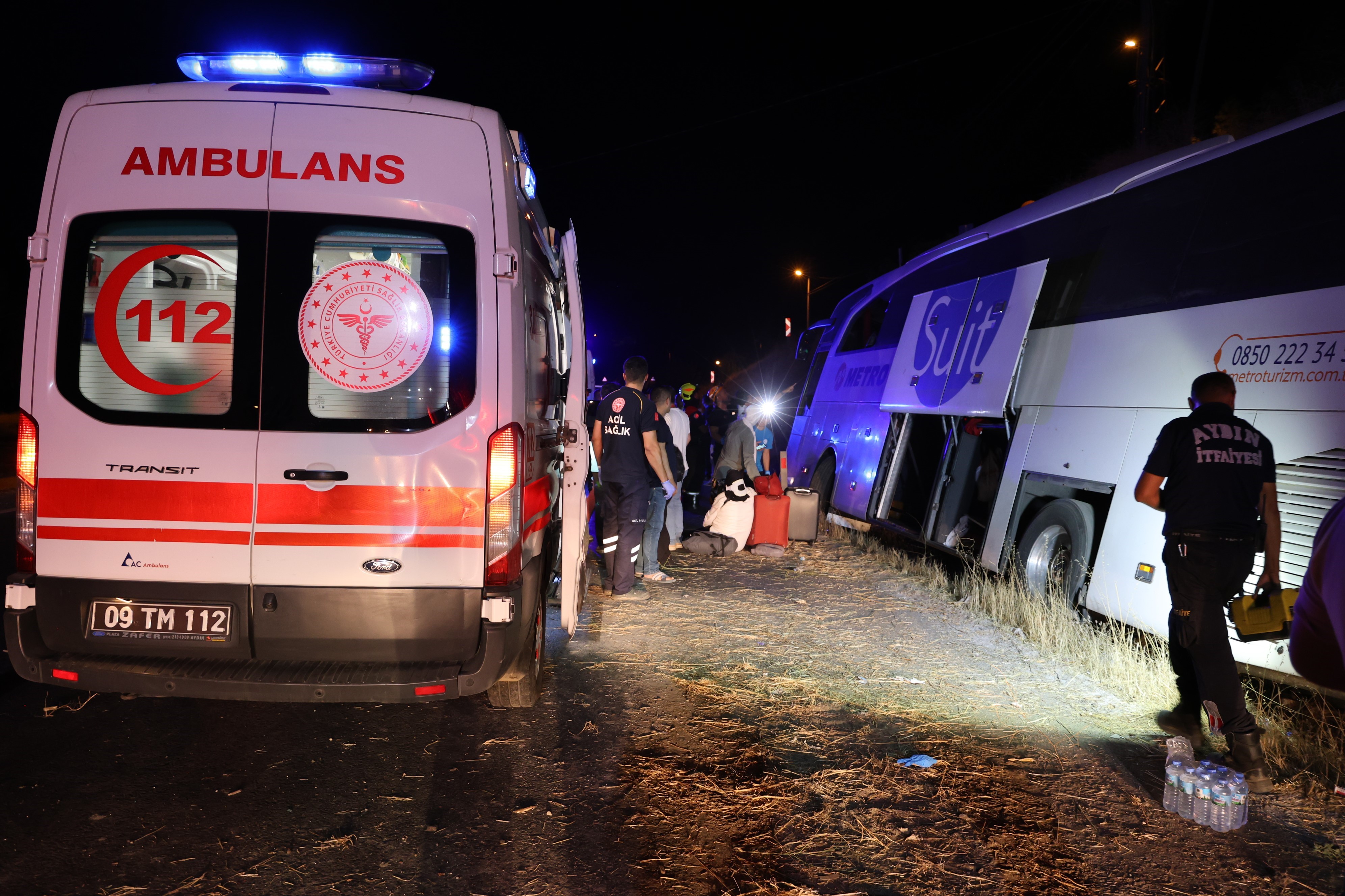 Aydın'da Yolcu Otobüsü Yan Yattı; 1 Ölü 10 Yaralı (7)