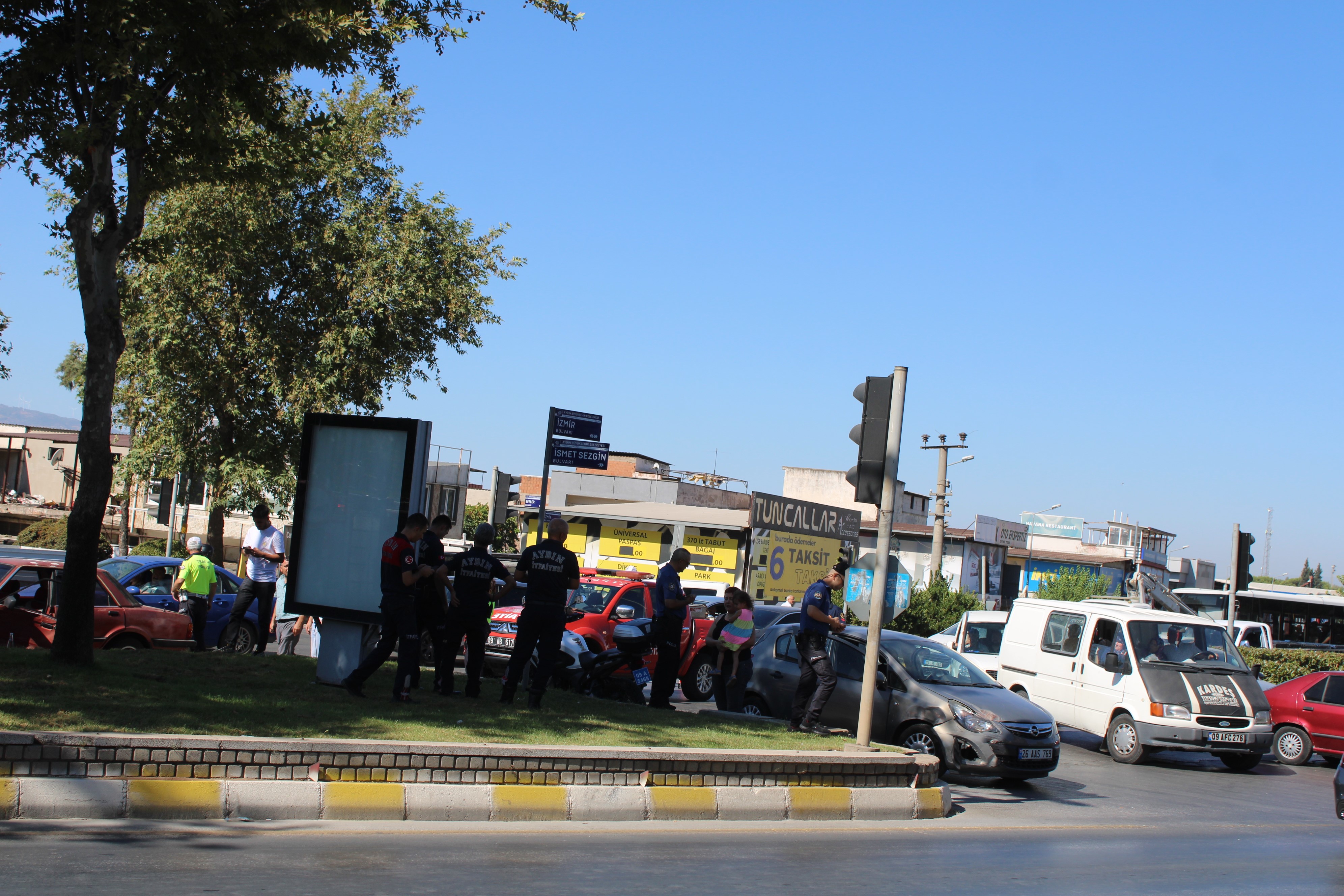 Aydın'daki Kazada Sıkışan Sürücüyü Itfaiye Kurtardı (4)