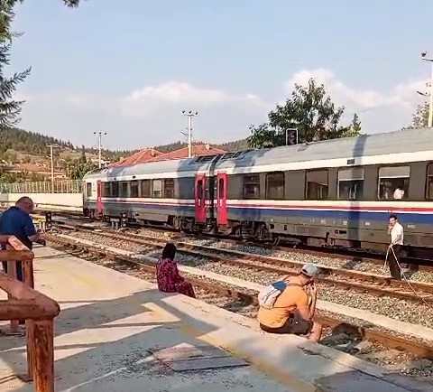 Aydın'dan Geçen Tren Yolda Kaldı