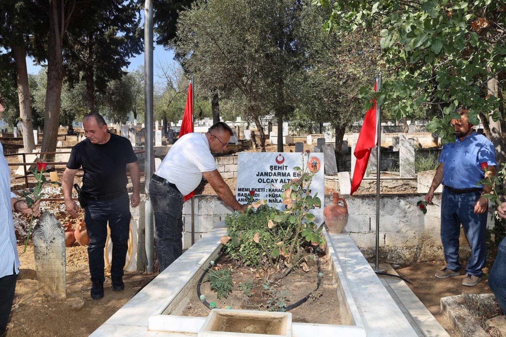 Aydınlı Şehit Jandarma Er Altun Mezarı Başında Anıldı (4)