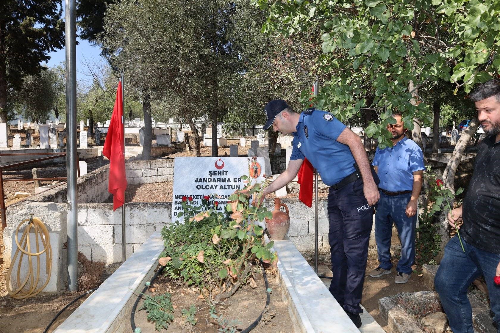 Aydınlı Şehit Jandarma Er Altun Mezarı Başında Anıldı (7)