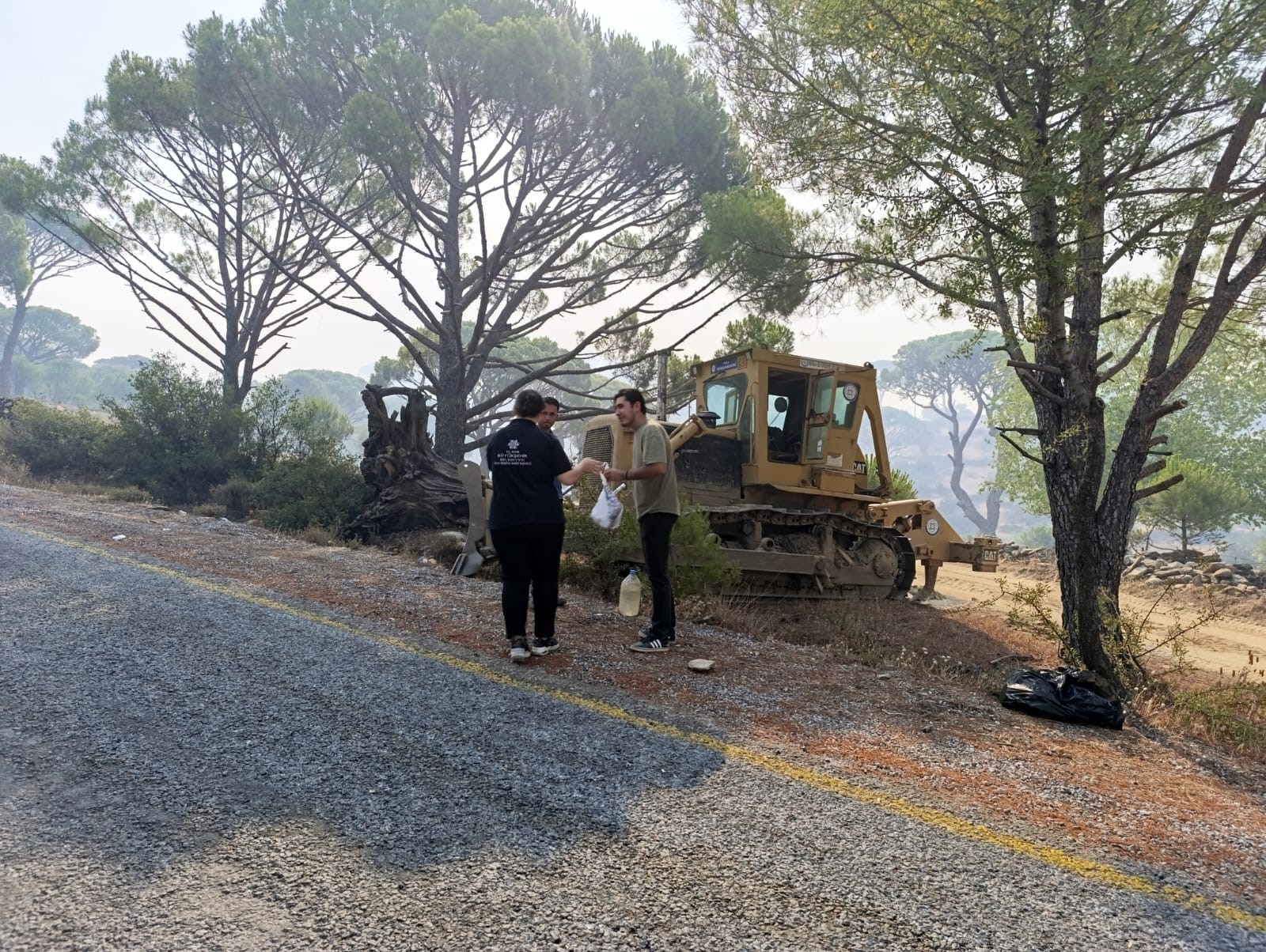 Büyükşehir Ekipleri Ilk Andan Itibaren Yangın Bölgesinde (2)