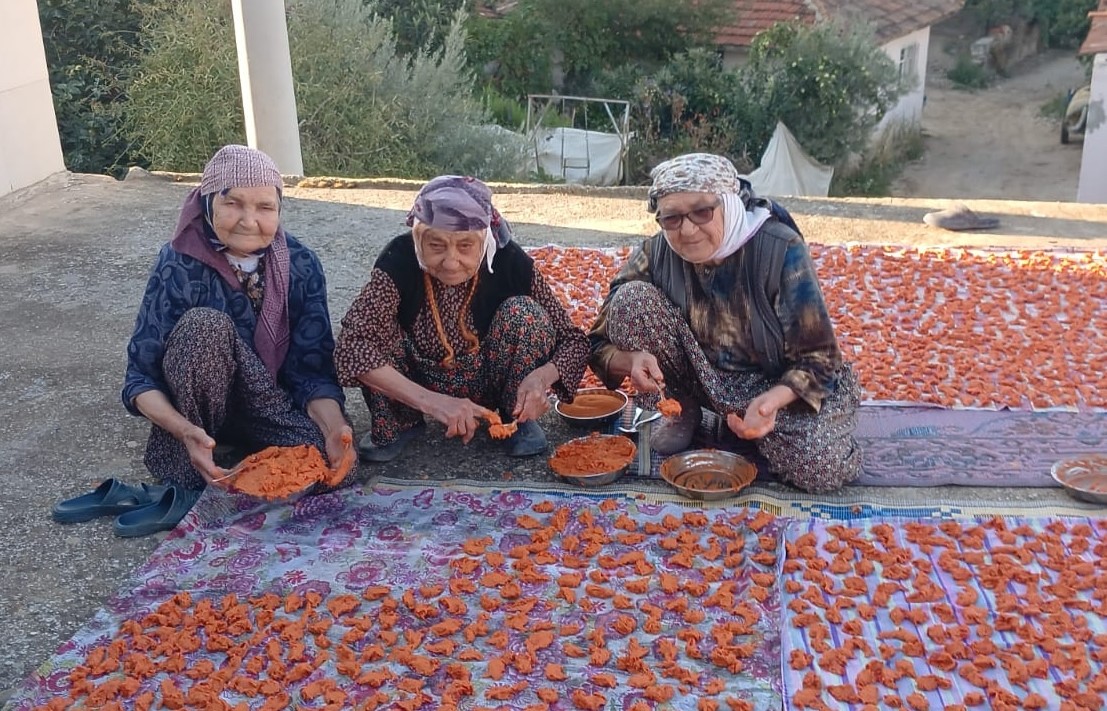 90'Lık Teyzeler Uzun Yaşamın Sırrını Paylaştı