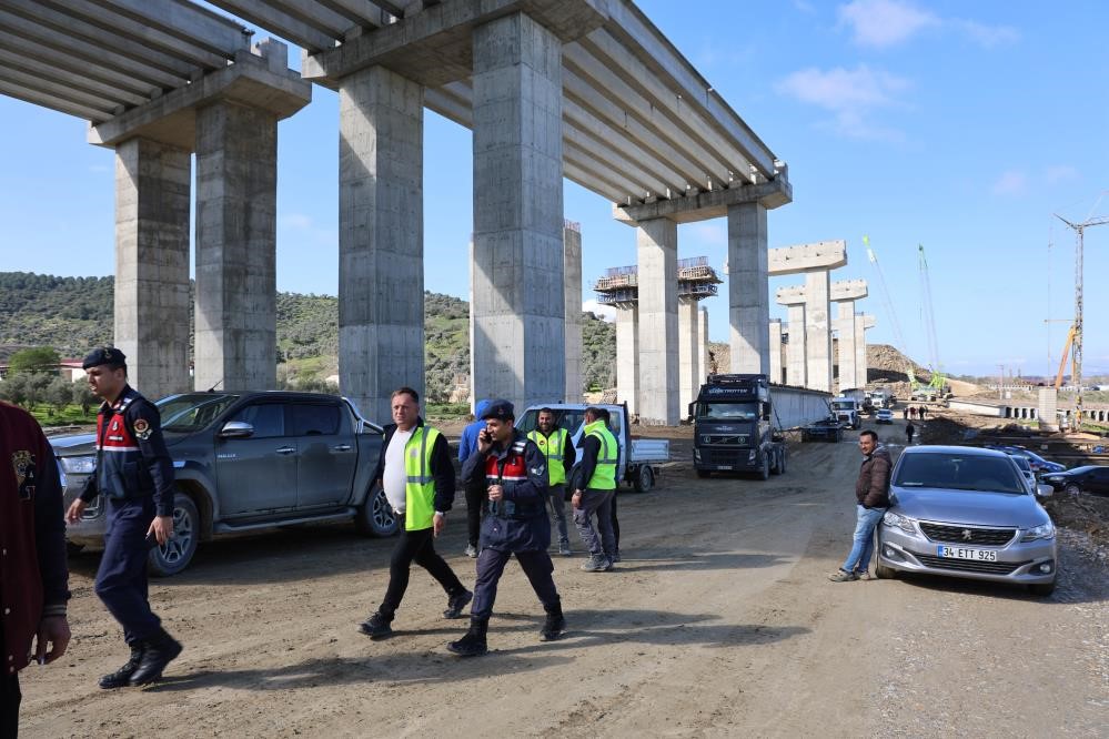 Aydın Denizli Otoyol Inşaatında Çalışan Işçilerin Hak Arayışı Devam Ediyor (2)