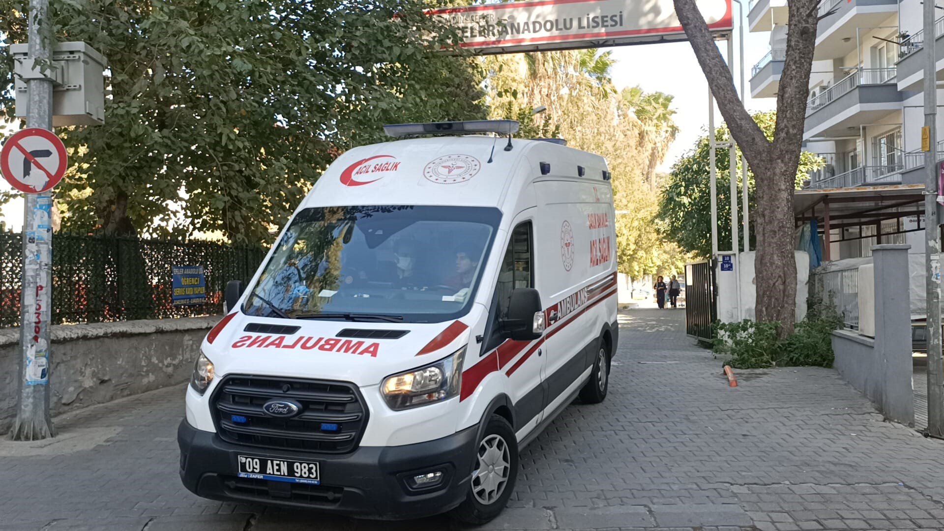 Aydın’da Okula Çok Sayıda Sağlık Ekibi Çağrıldı (2)