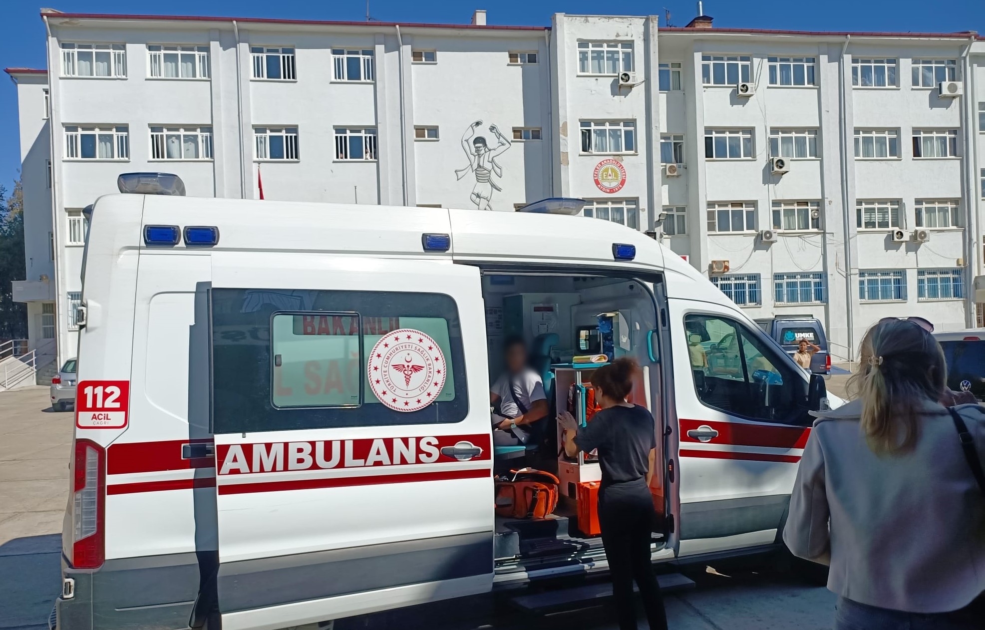 Aydın’da Okula Çok Sayıda Sağlık Ekibi Çağrıldı (3)