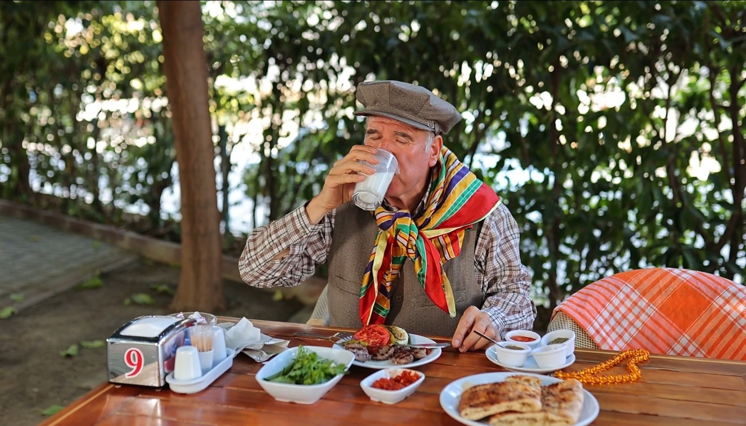 Aydın'ın Çine Köftesi Için Şiir Yazdı (3)