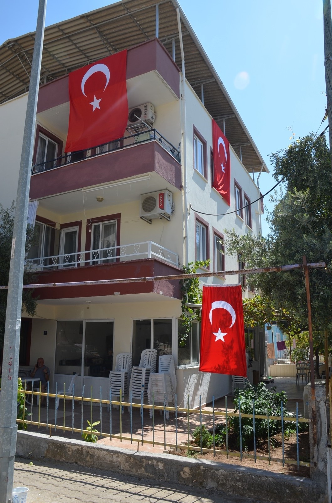 Ayşenur'un Aydın'daki Evi Türk Bayraklarıyla Donatıldı (3)