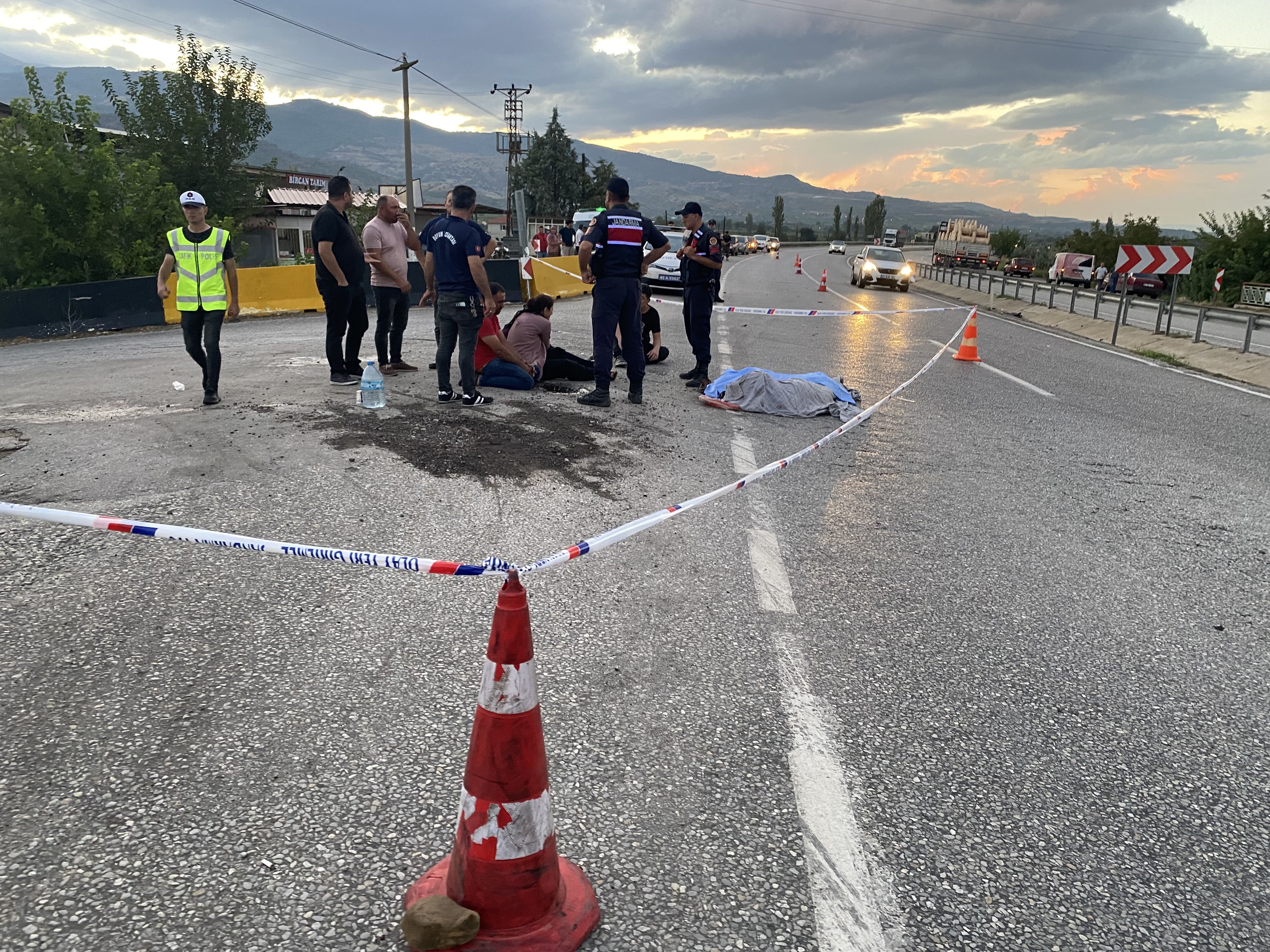 Hayvanlara Yem Almak Isterken Canından Oldu (2)