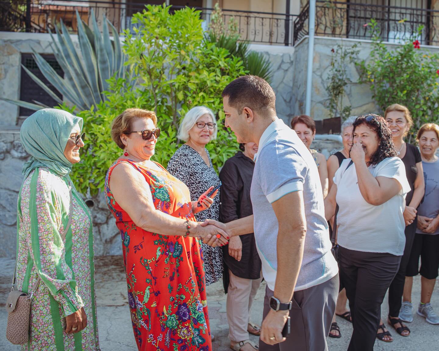 Kuşadası’nda Yüzler Ömer Günel Ile Gülüyor (4)