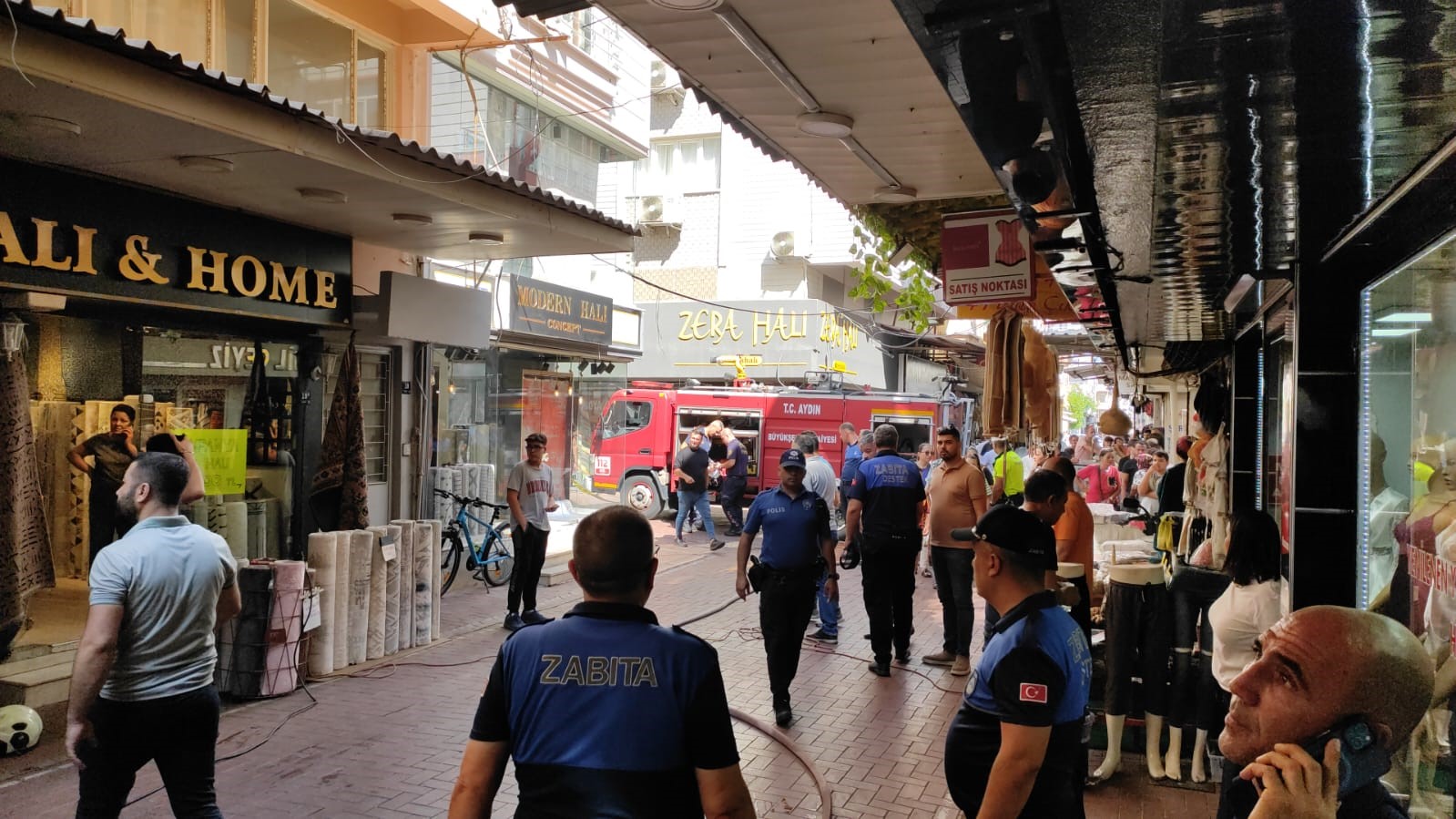 Nazilli'de Perdecideki Yangın Büyümeden Söndürüldü (3)