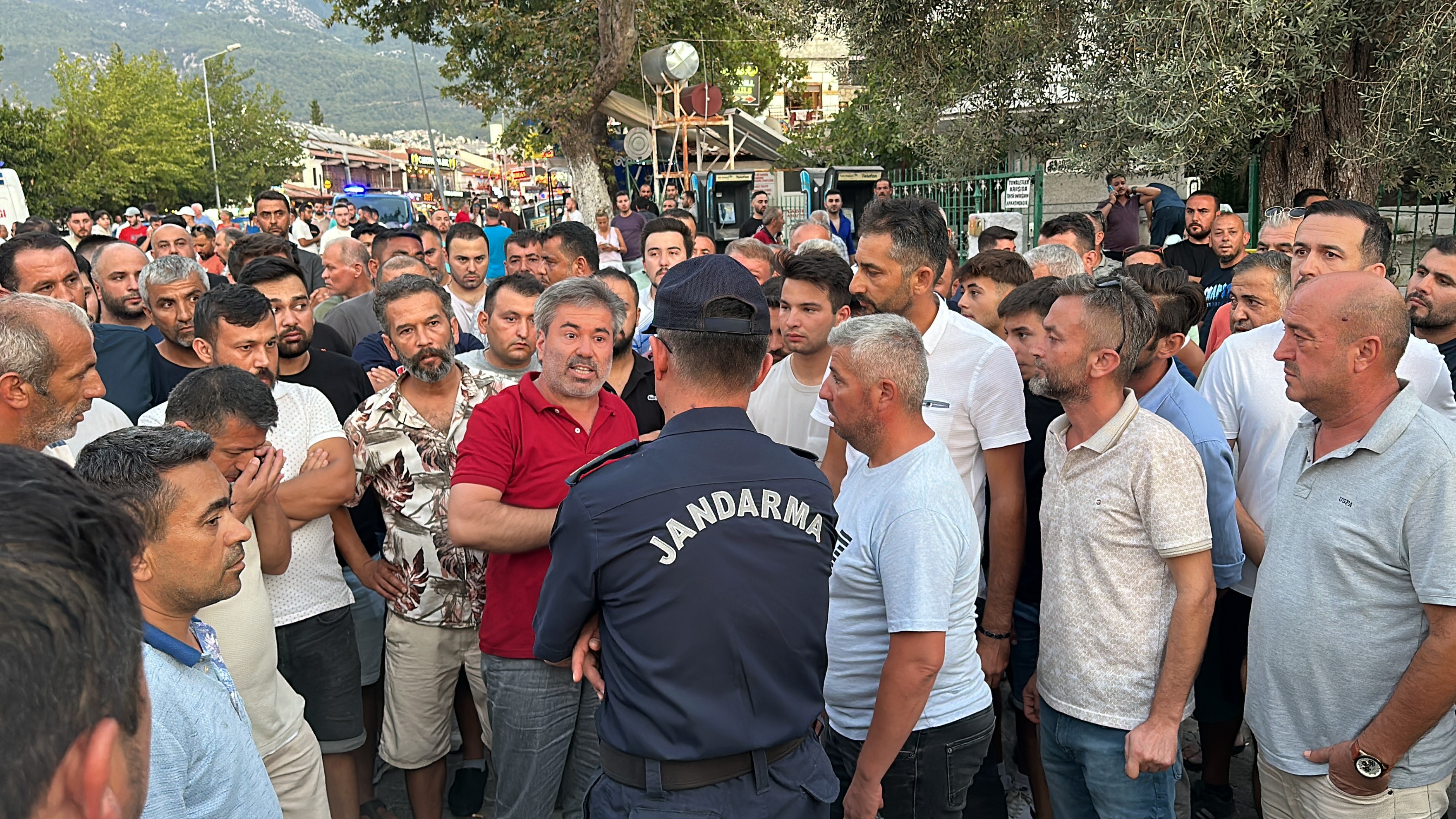 Ortalık Fena Karıştı; Silahlı, Şişeli, Taşlı Kavga (2)