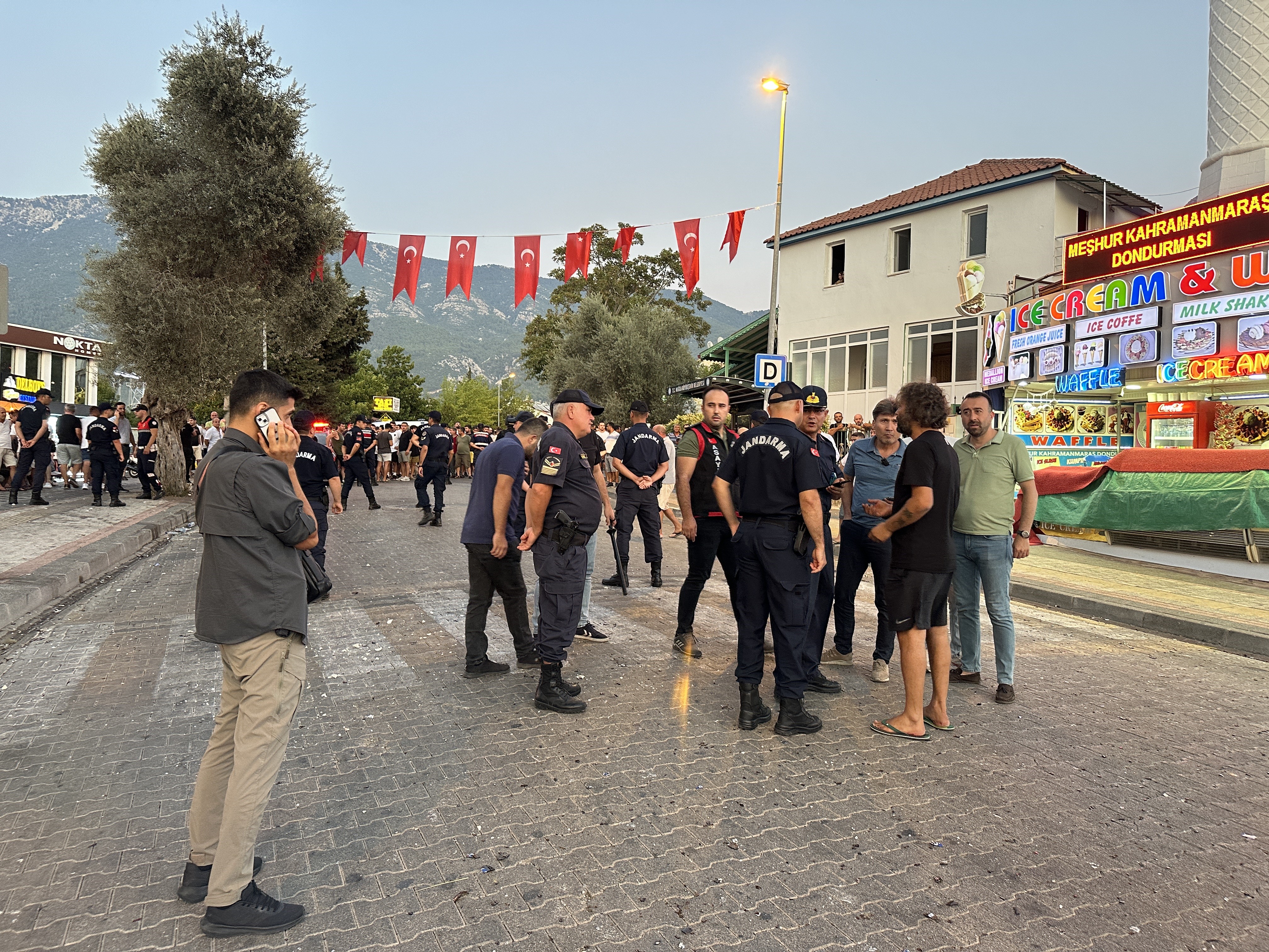 Ortalık Fena Karıştı; Silahlı, Şişeli, Taşlı Kavga (7)