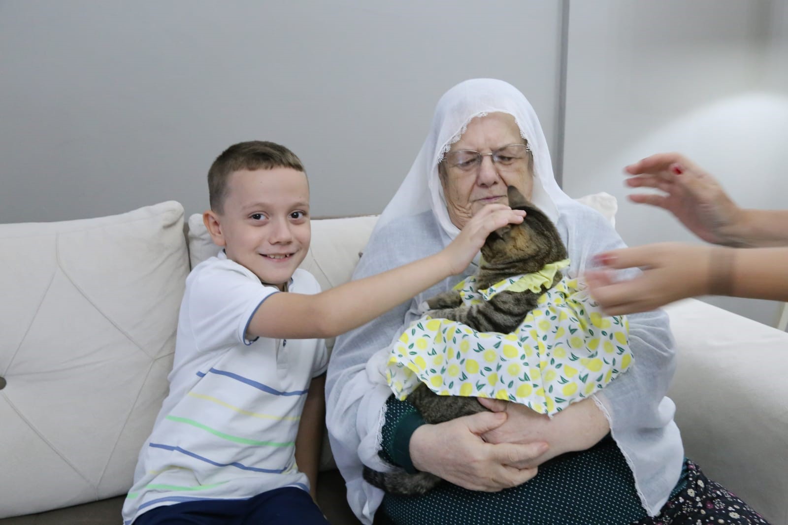 82 Yaşında Kedisiyle Fenomen Oldu (2)