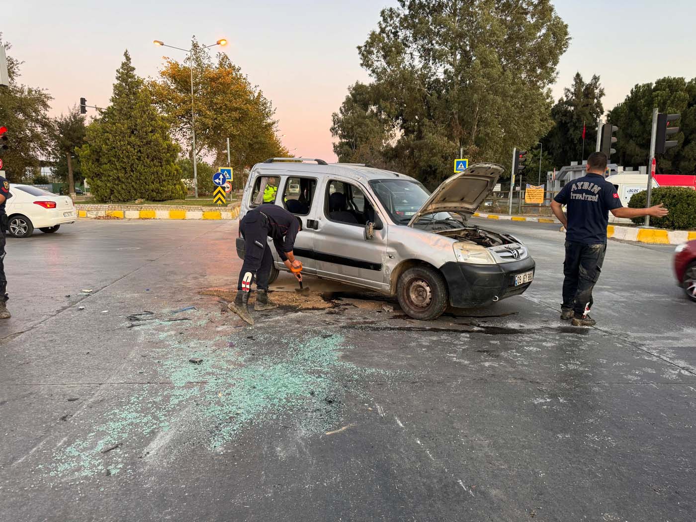 Aydın Efeler’de Ticari Araç Takla Attı (2)