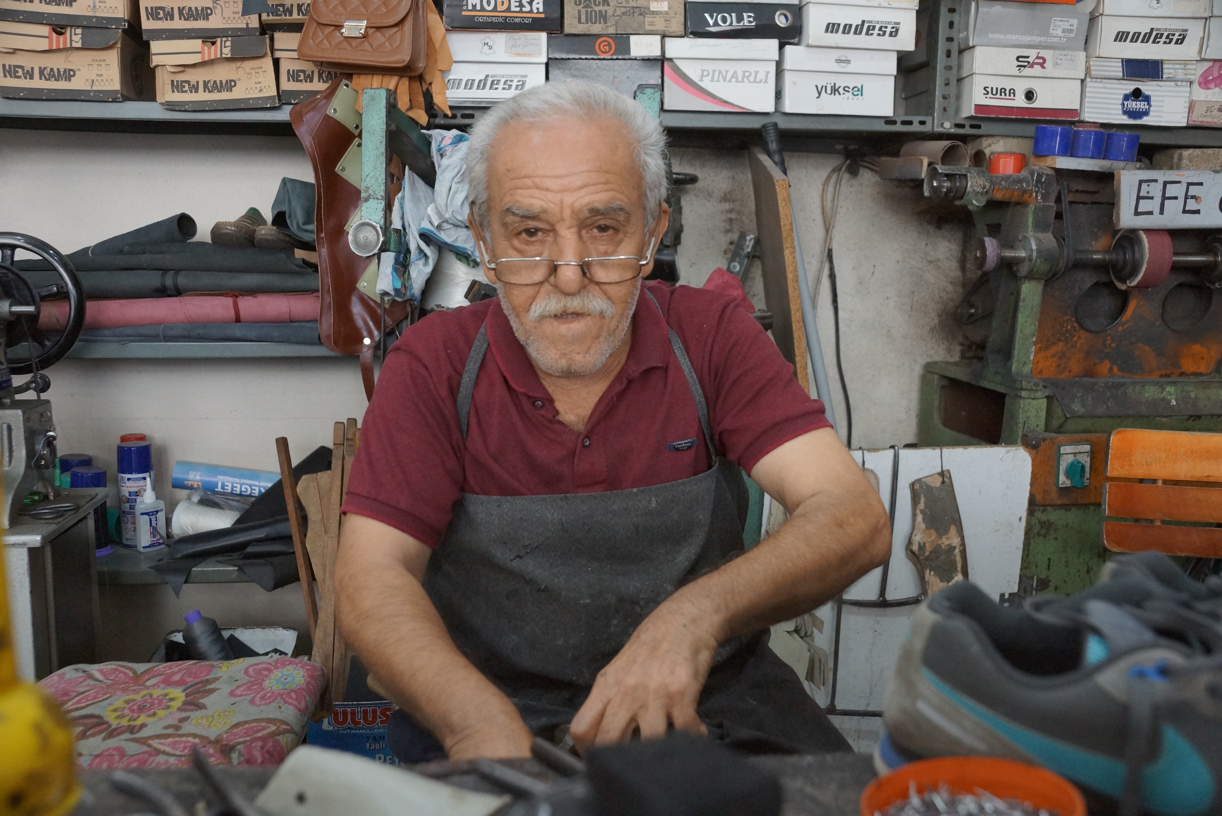 Aydın İncirliova'da Yarım Asırdır Ayakkabı Tamir Ediyor