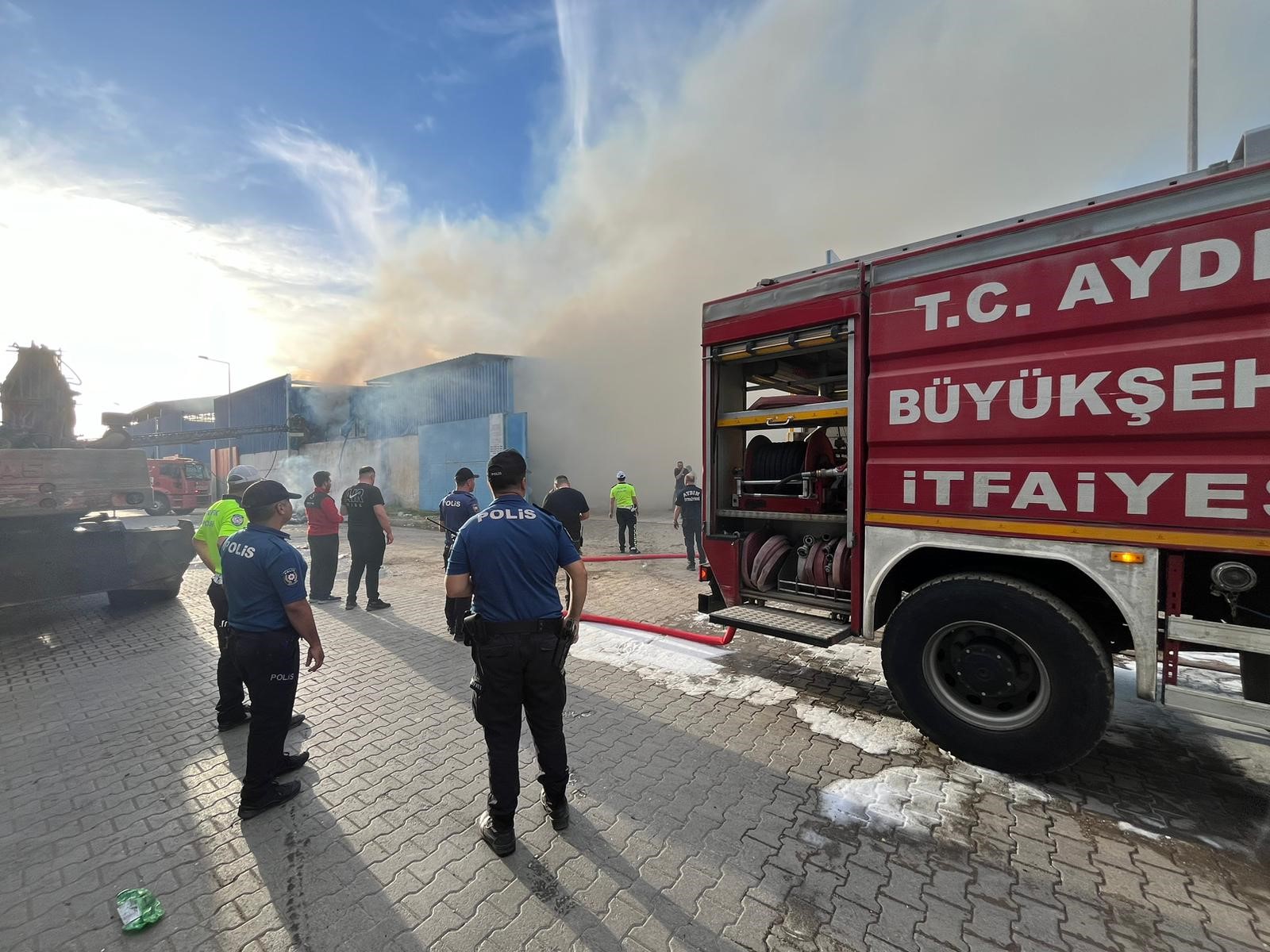 Aydın Nazilli’de Hurdacıda Yangın Çıktı