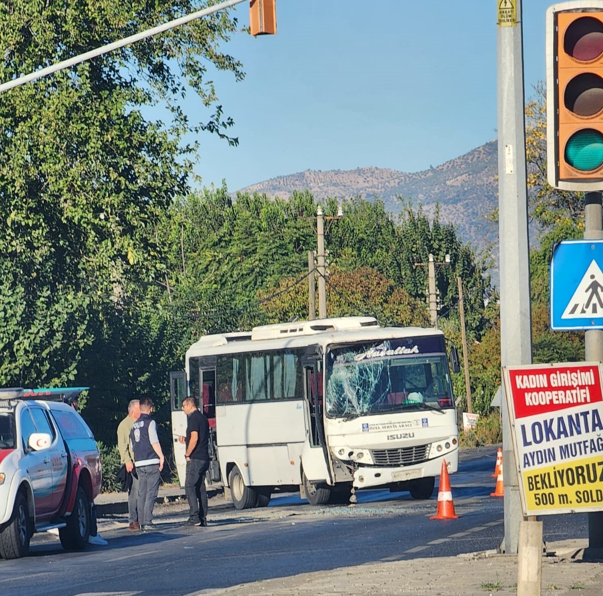 Aydın Sultanhisar’da Işçi Servisleri Çarpıştı 15 Yaralı (2)