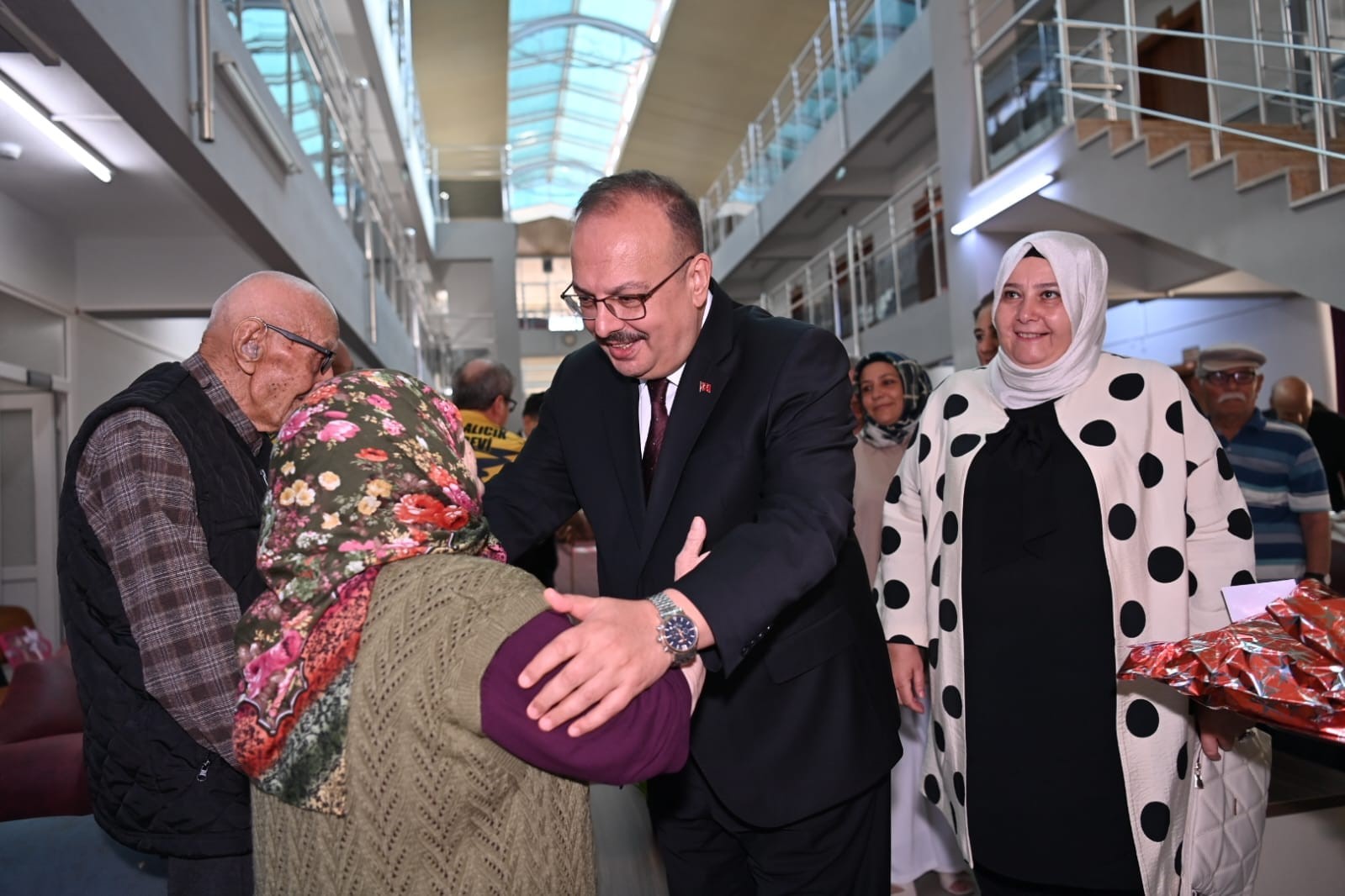 Aydın Valisi Canbolat, Huzurevi Sakinleriyle Bir Araya Geldi (4)