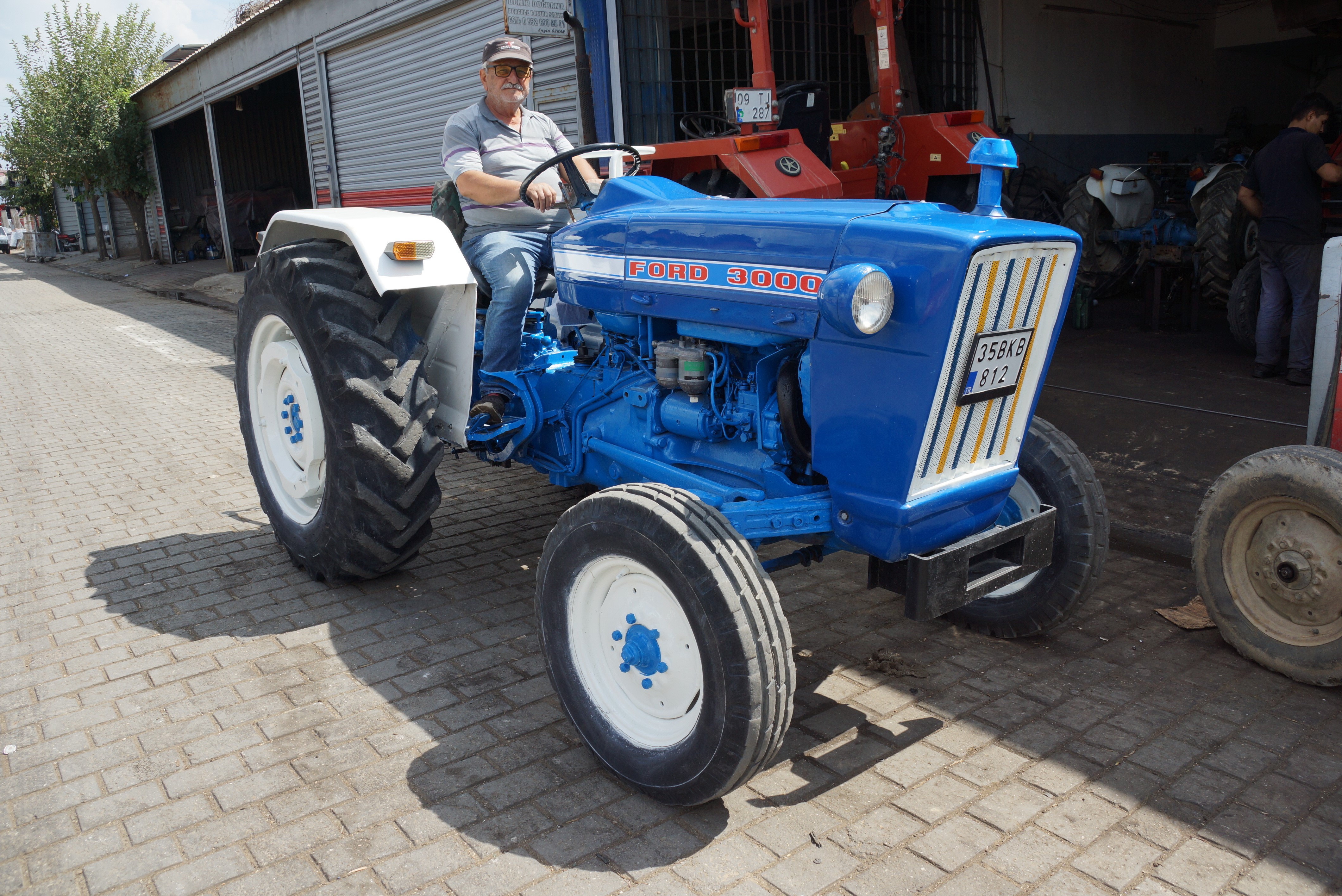 Aydın’da 1972 Model Traktörüne Gözü Gibi Bakıyor (4)