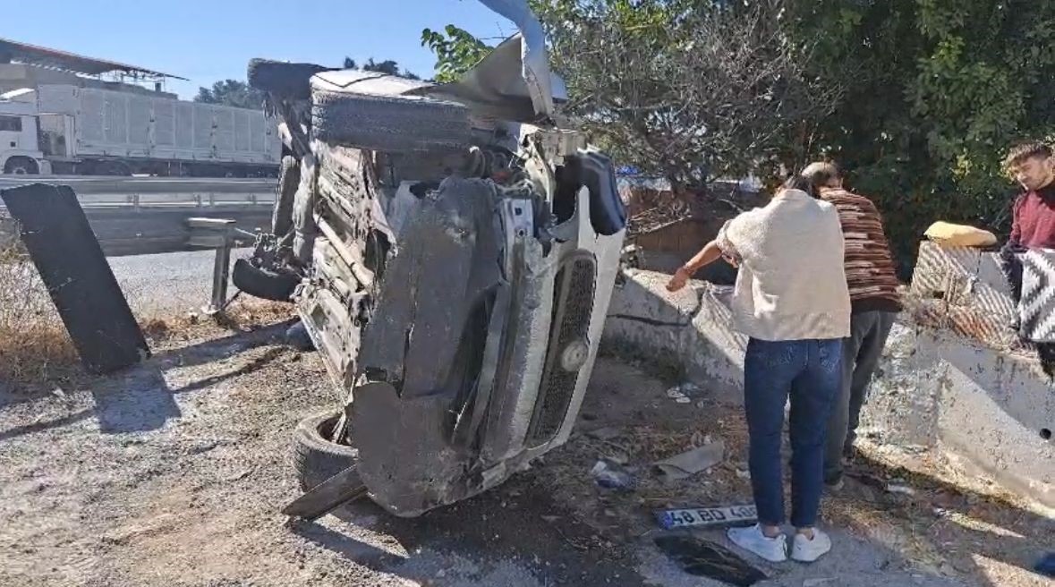 Aydın'da Kontrolden Çıkan Araç Yan Yattı (2)