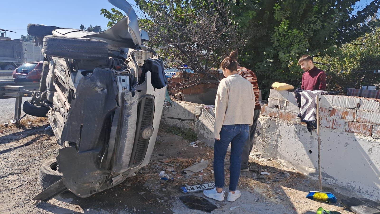 Aydın'da Kontrolden Çıkan Araç Yan Yattı