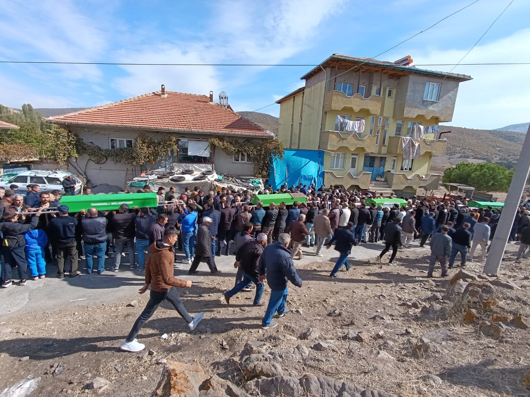 Büyük Acı.. 5 Cenaze Çıktı.. (2)