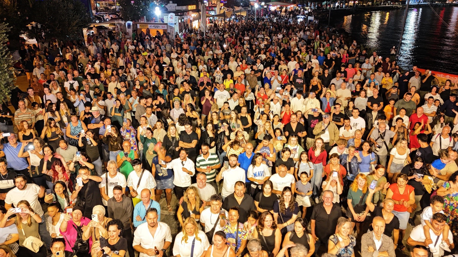 Kuşadası Sokak Festivali'nin Ilk Gününde Necati Ve Saykolar Rüzgarı Esti (2)