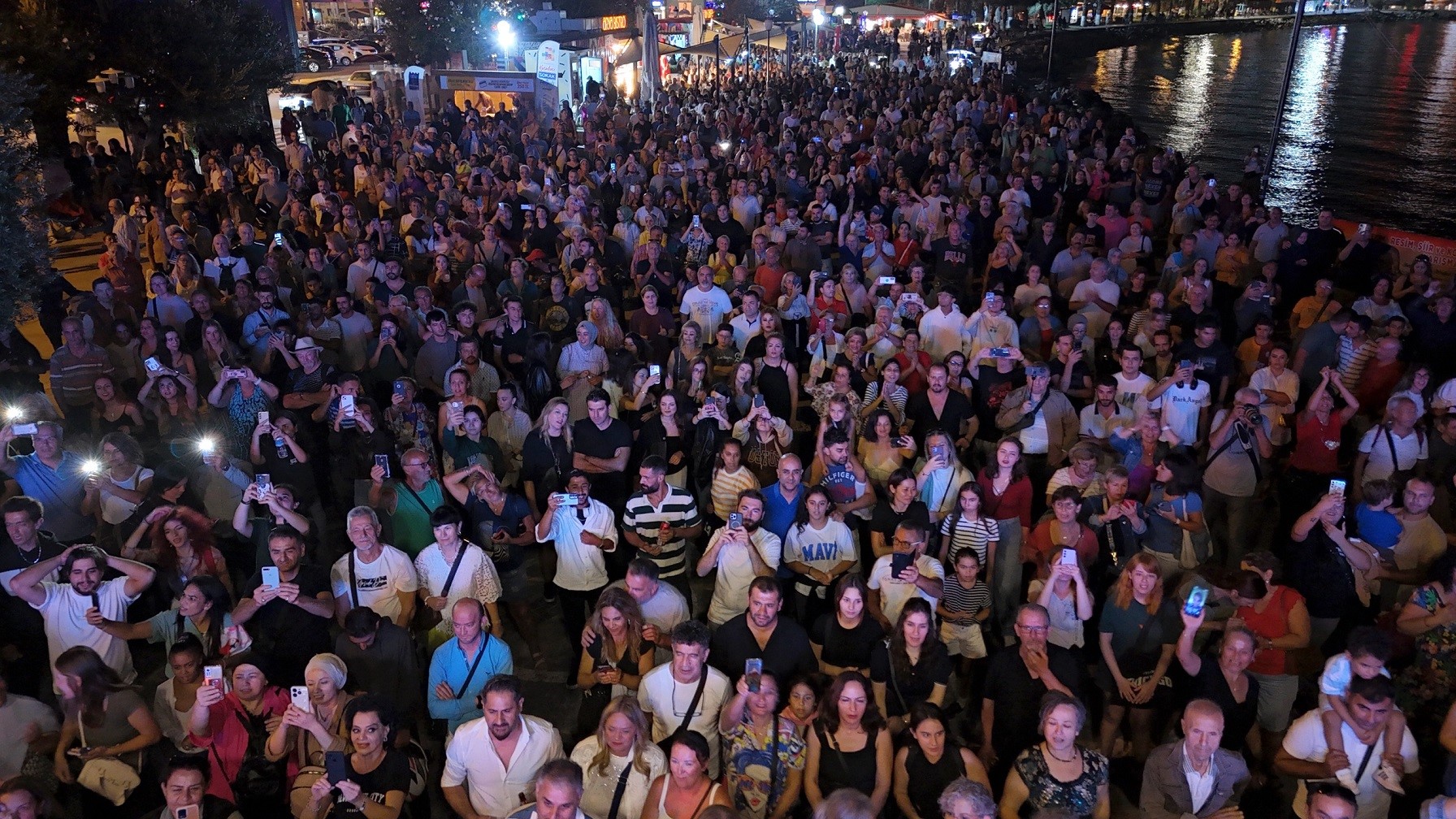 Kuşadası Sokak Festivali'nin Ilk Gününde Necati Ve Saykolar Rüzgarı Esti (5)