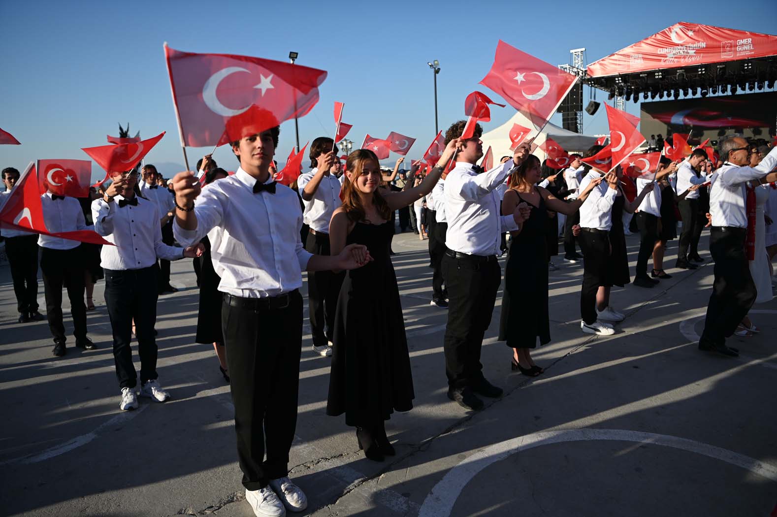 Kuşadası'nda Cumhuriyet'in Kuruluşunun 101'Inci Yılına Özel Vals (3)