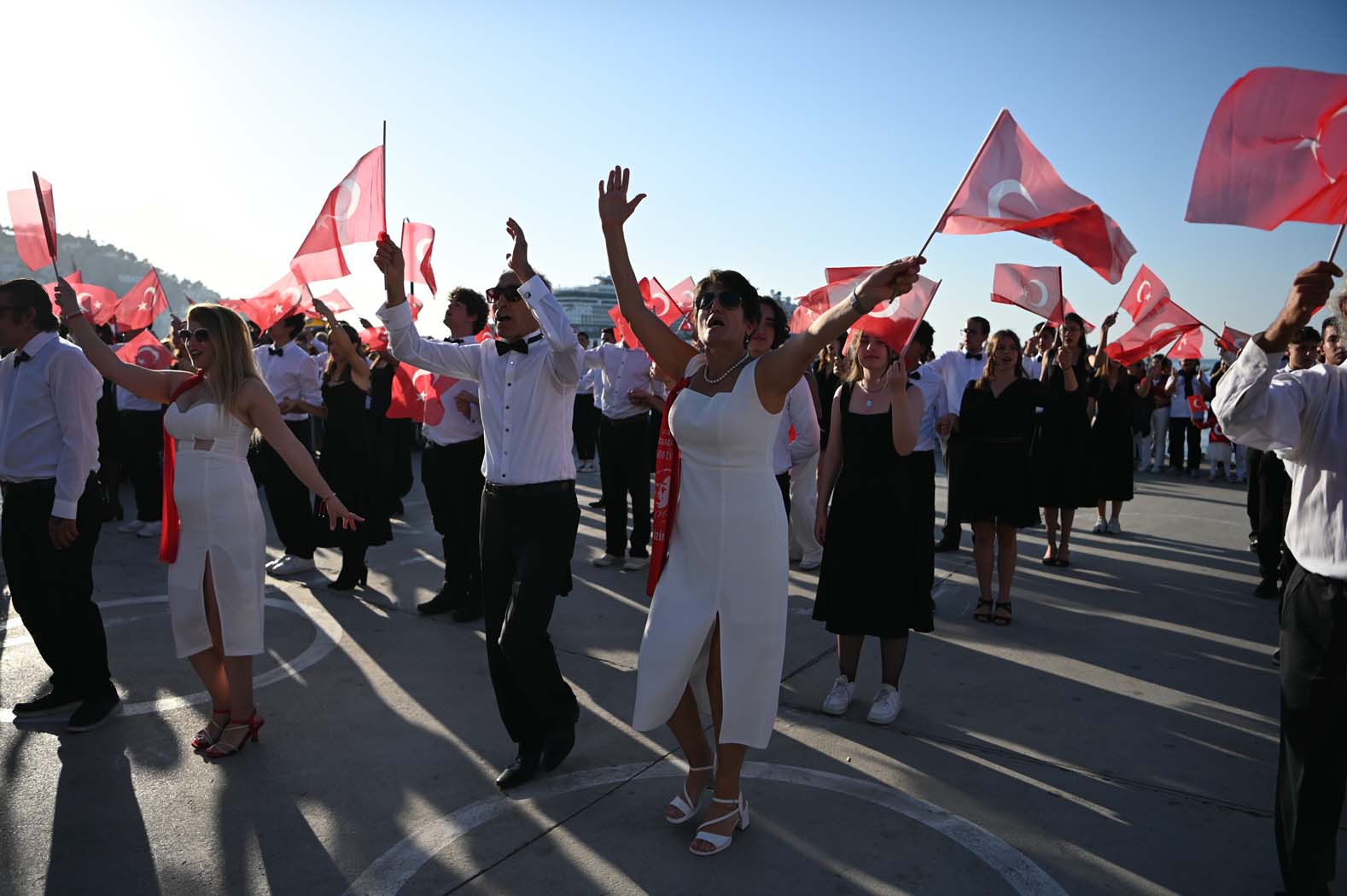 Kuşadası'nda Cumhuriyet'in Kuruluşunun 101'Inci Yılına Özel Vals (4)