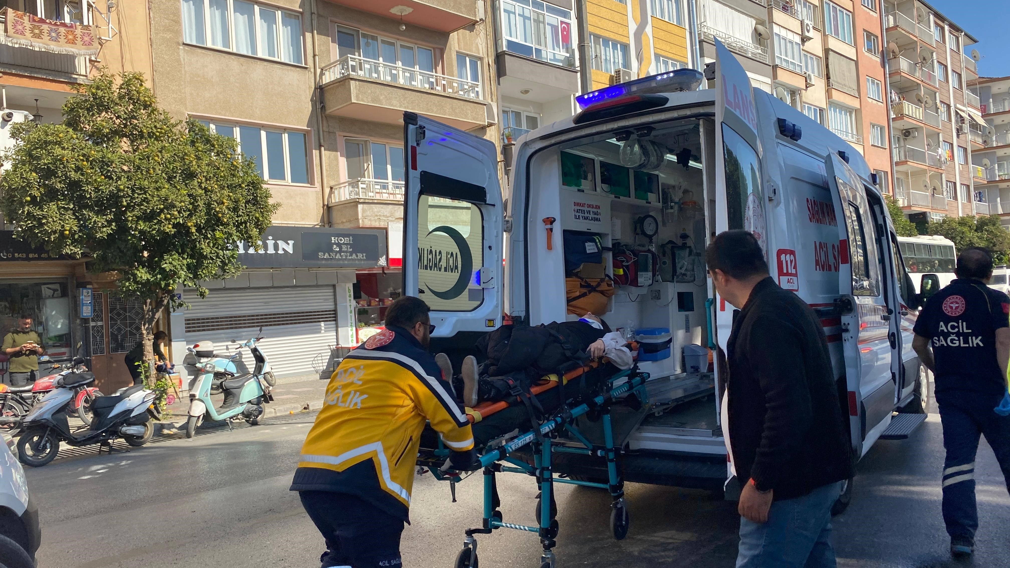 Aydın Efeler’de Otomobil Ile Elektrikli Bisiklet Çarpıştı (2)