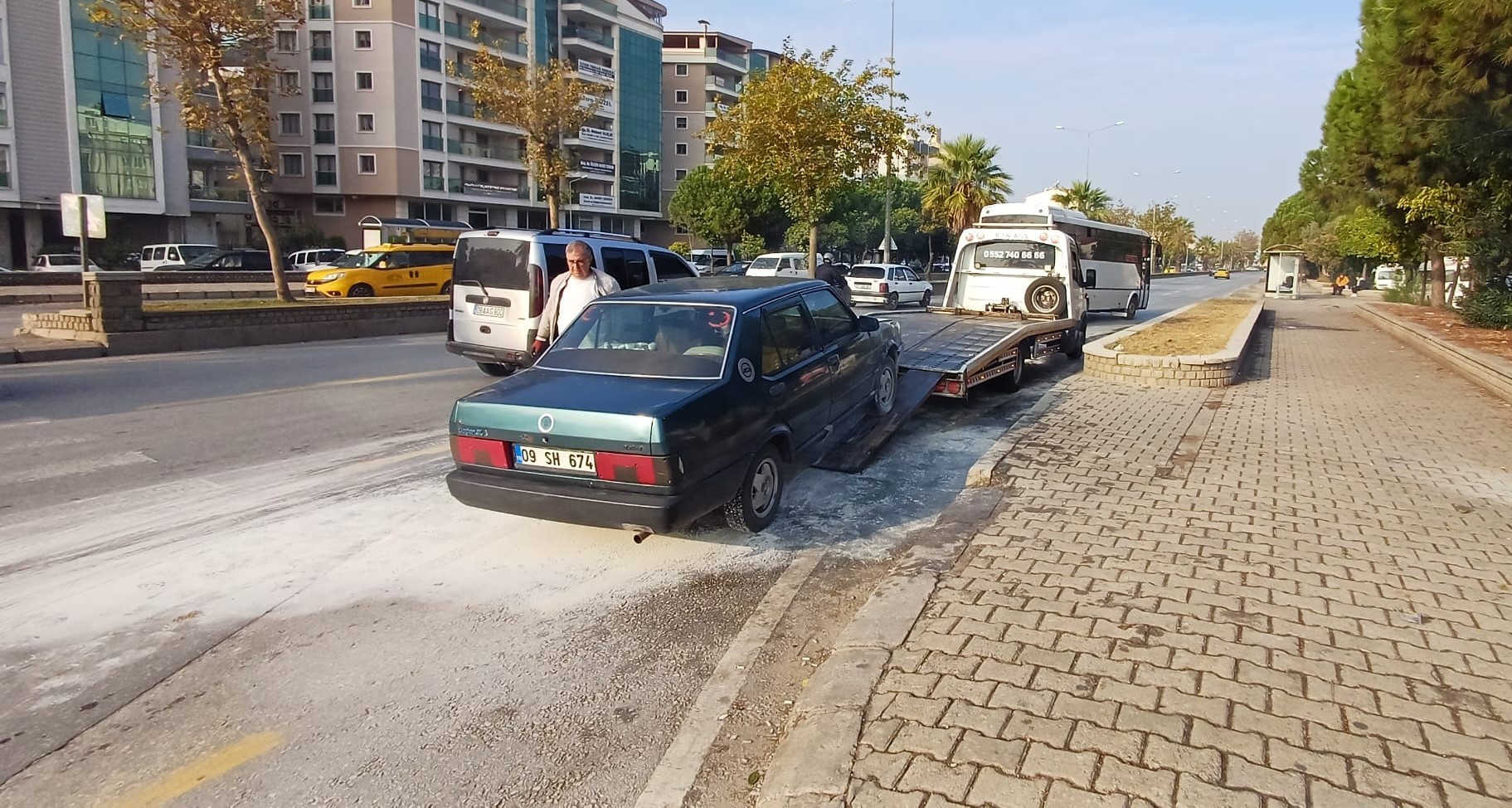 Aydın Efeler’de Otomobilde Yangın Çıktı (2)