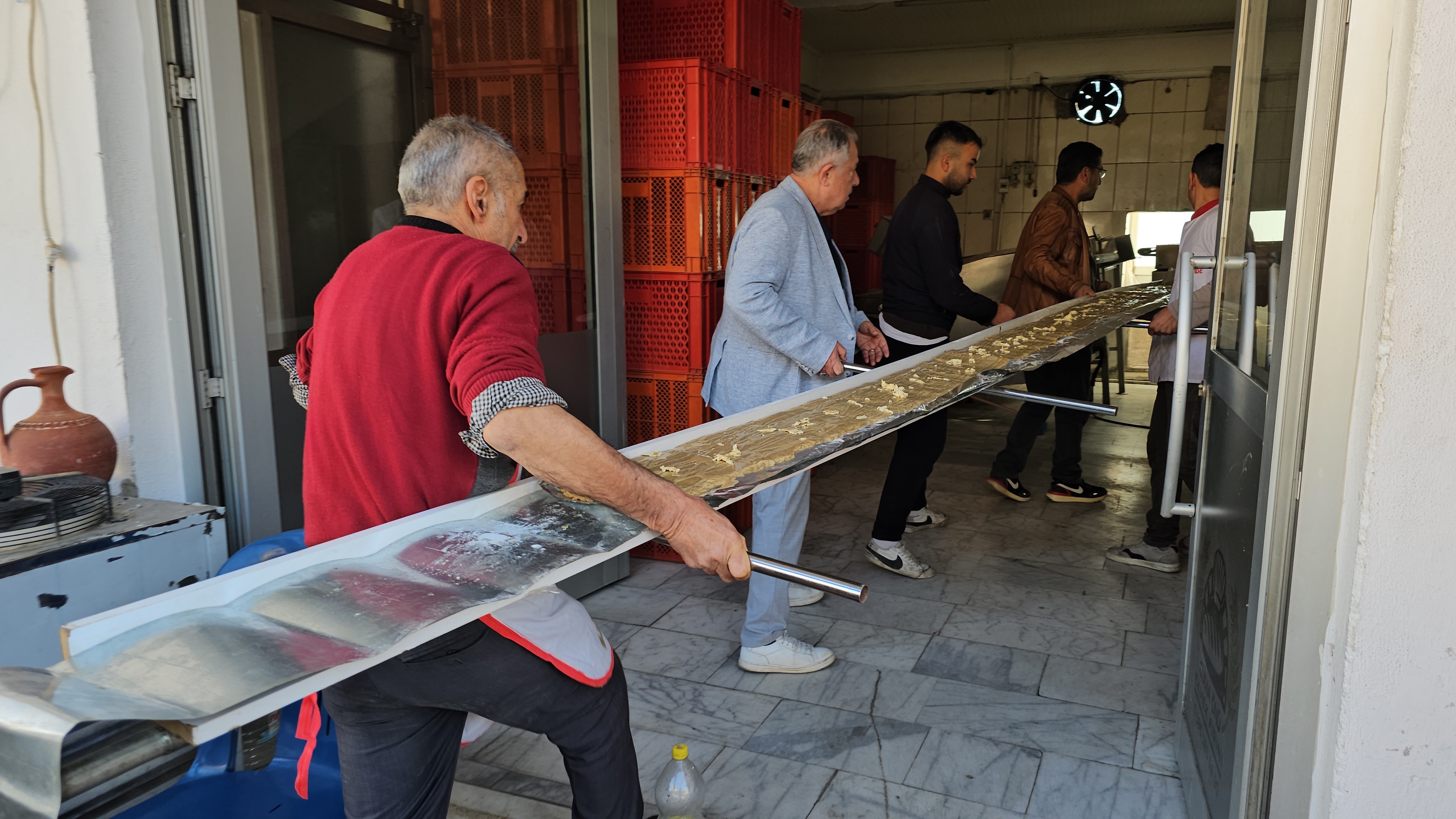 Aydın Karacasu’da 6 Buçuk Metrelik Pideyle Karşılandılar (2)