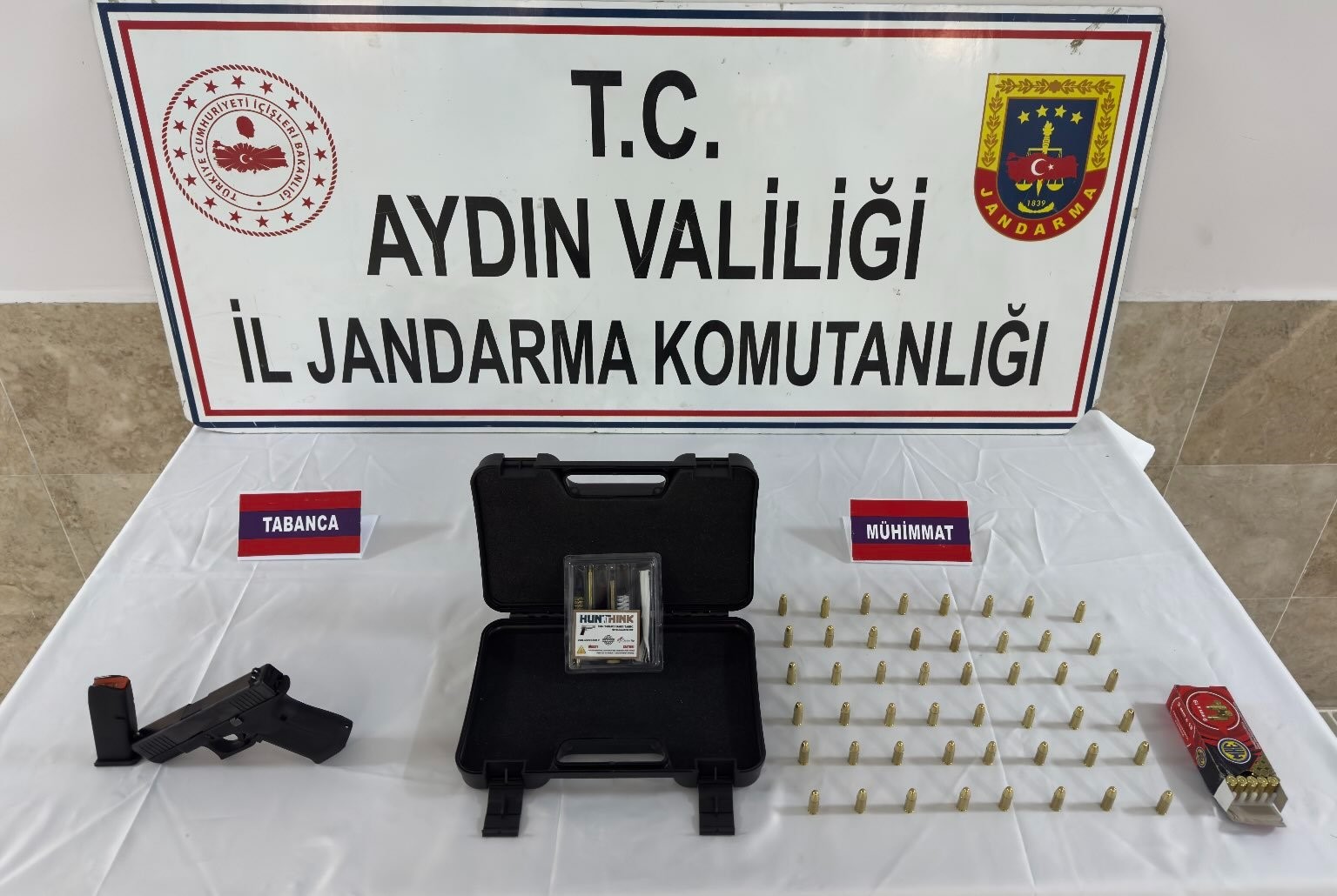 Aydın Nazilli’de Ruhsatsız Silahı Satmaya Çalışırken Yakalandı