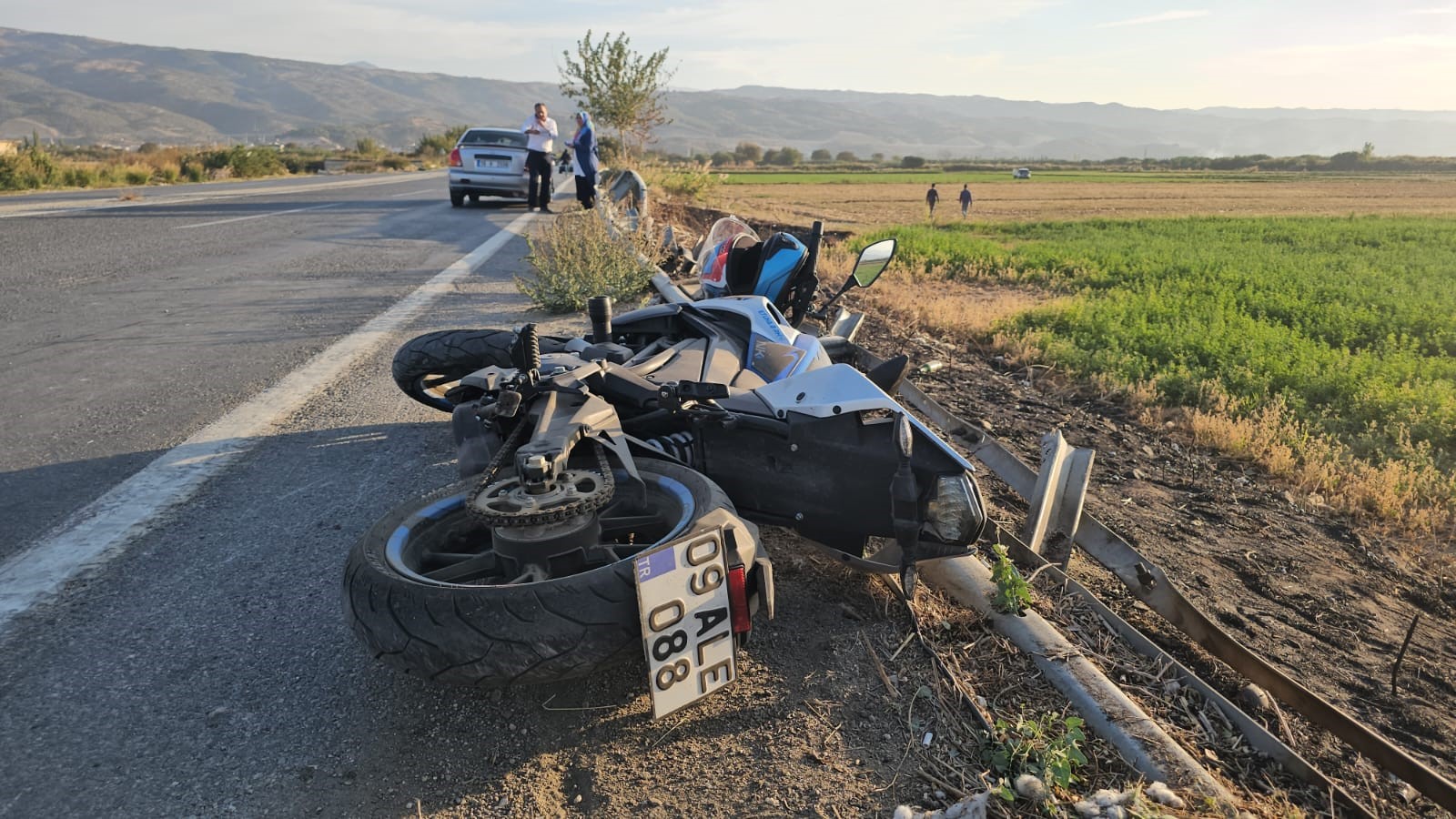 Aydın Yenipazar’da Otomobil Ve Motosiklet Peş Peşe Kaza Yaptı (3)