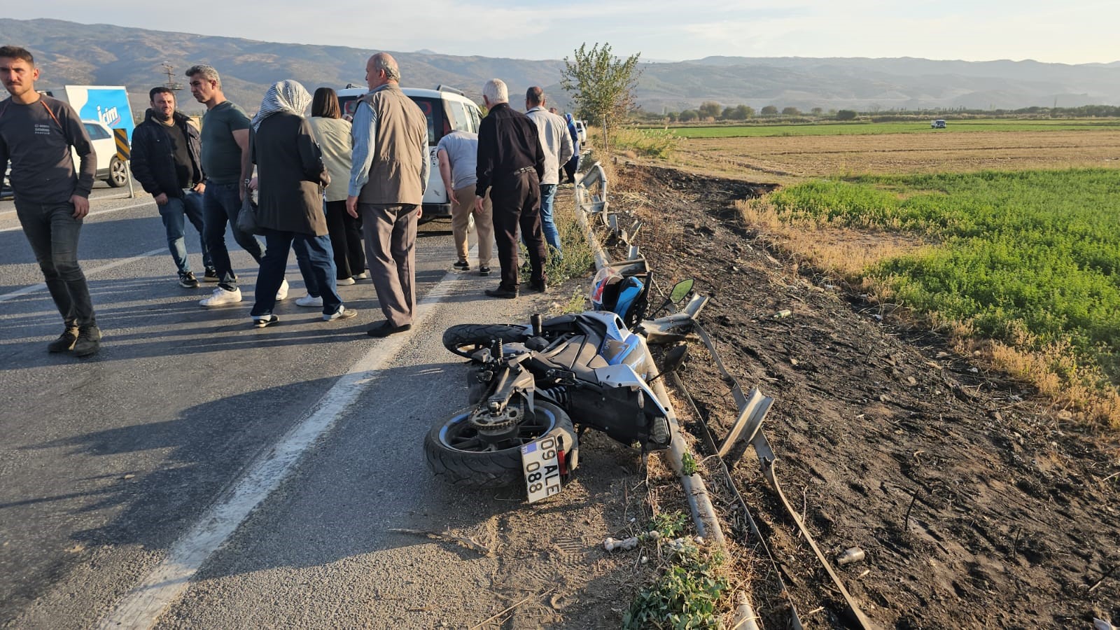 Aydın Yenipazar’da Otomobil Ve Motosiklet Peş Peşe Kaza Yaptı (7)