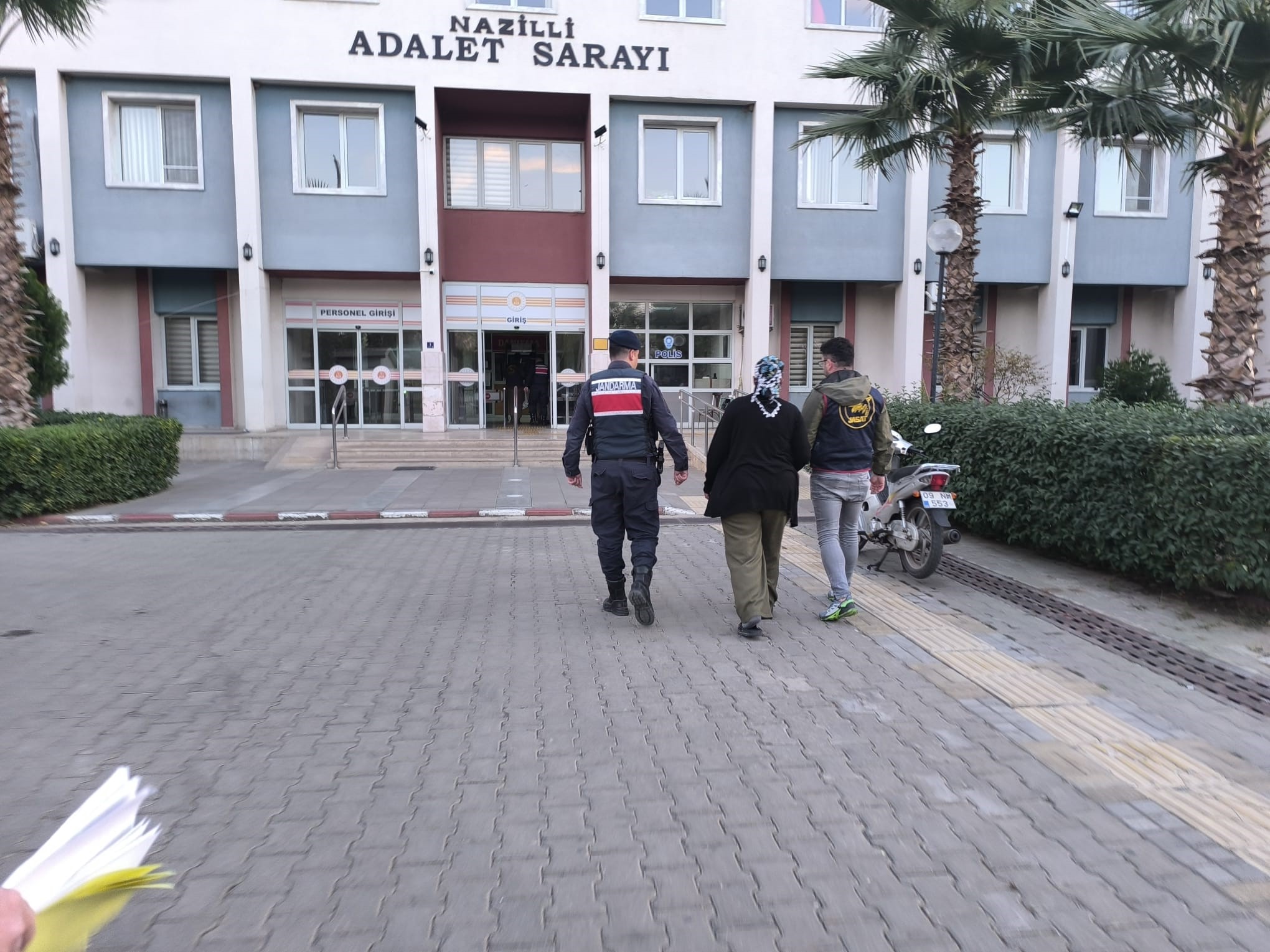 Aydın’da Karı Koca Kıskıvrak Yakalandı (2)