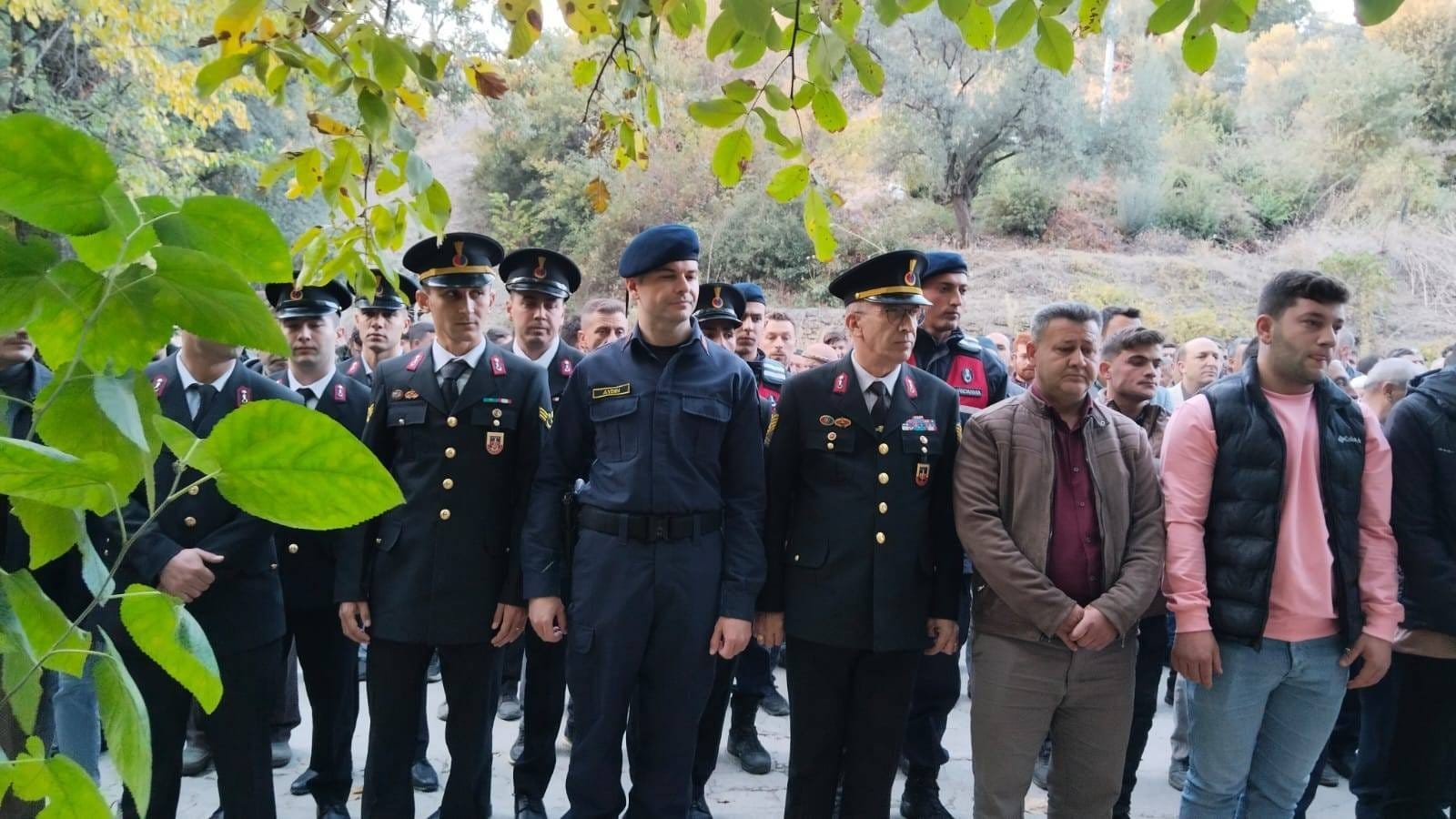 Aydın’da Terör Gazisi Son Yolculuğuna Gözyaşlarıyla Uğurlandı (4)